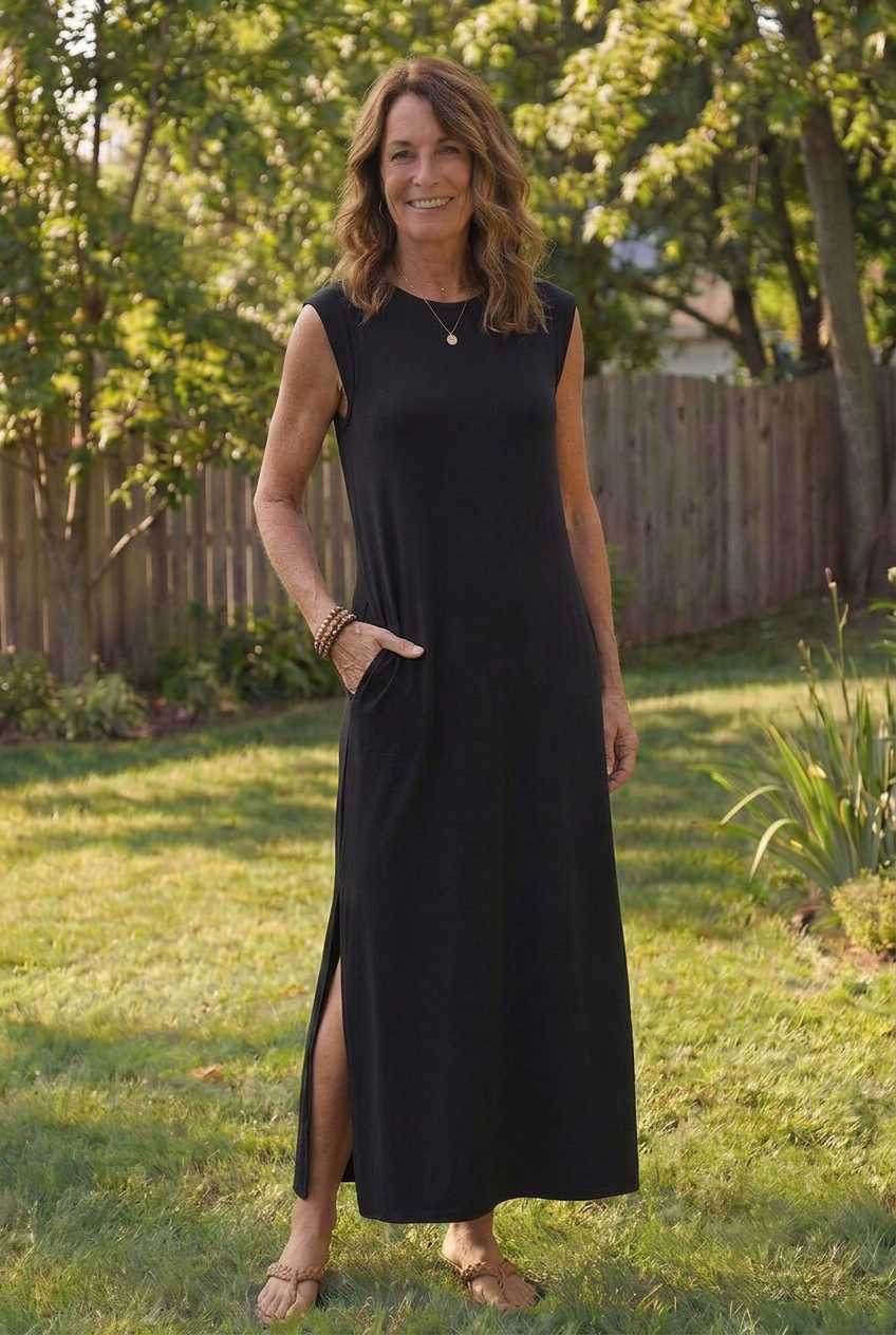 Effortless Maxi Dress for Women Sleeveless Crew-Neck Fitted