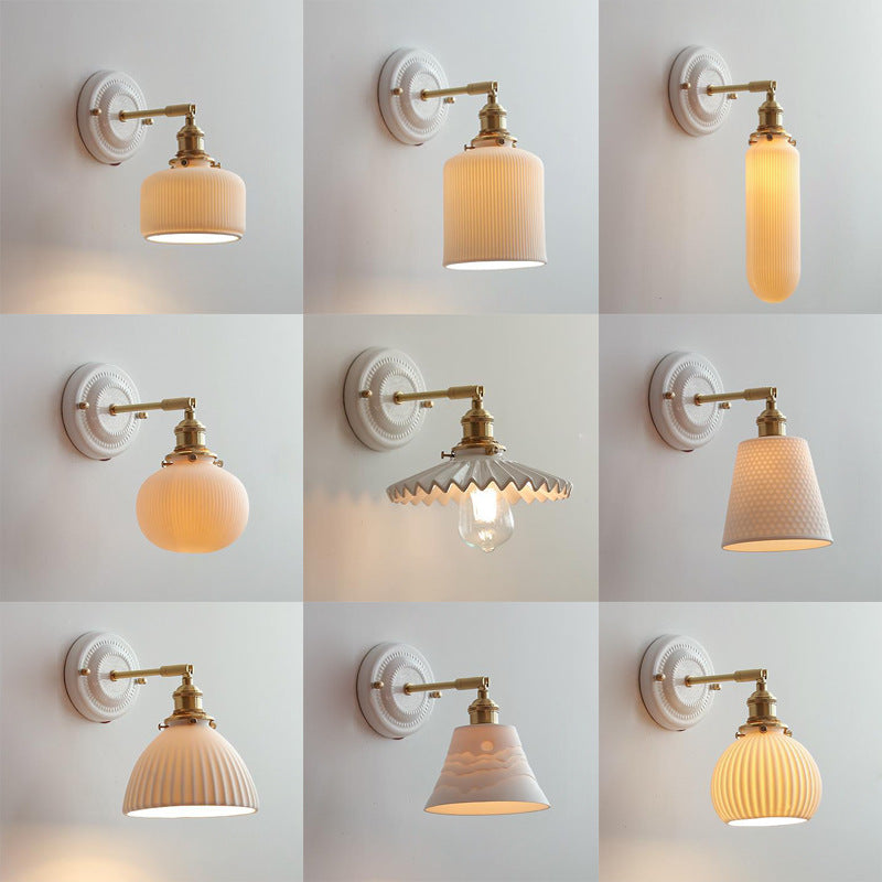 Classic Vintage Round Ceramic and Brass 1-Light Wall Sconce for Living Room
