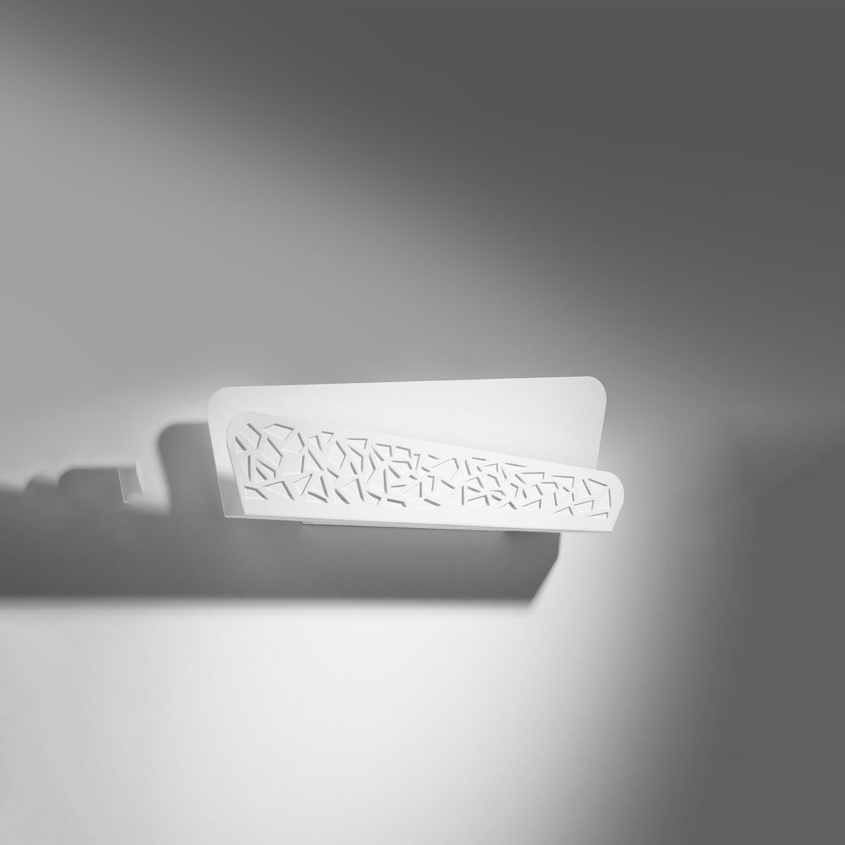 Neravon - Modern White Wall Lamp