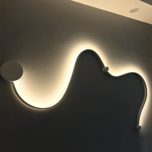 Contemporary Curved LED Wall Sconce Lamp in Long Aluminum Snake Design