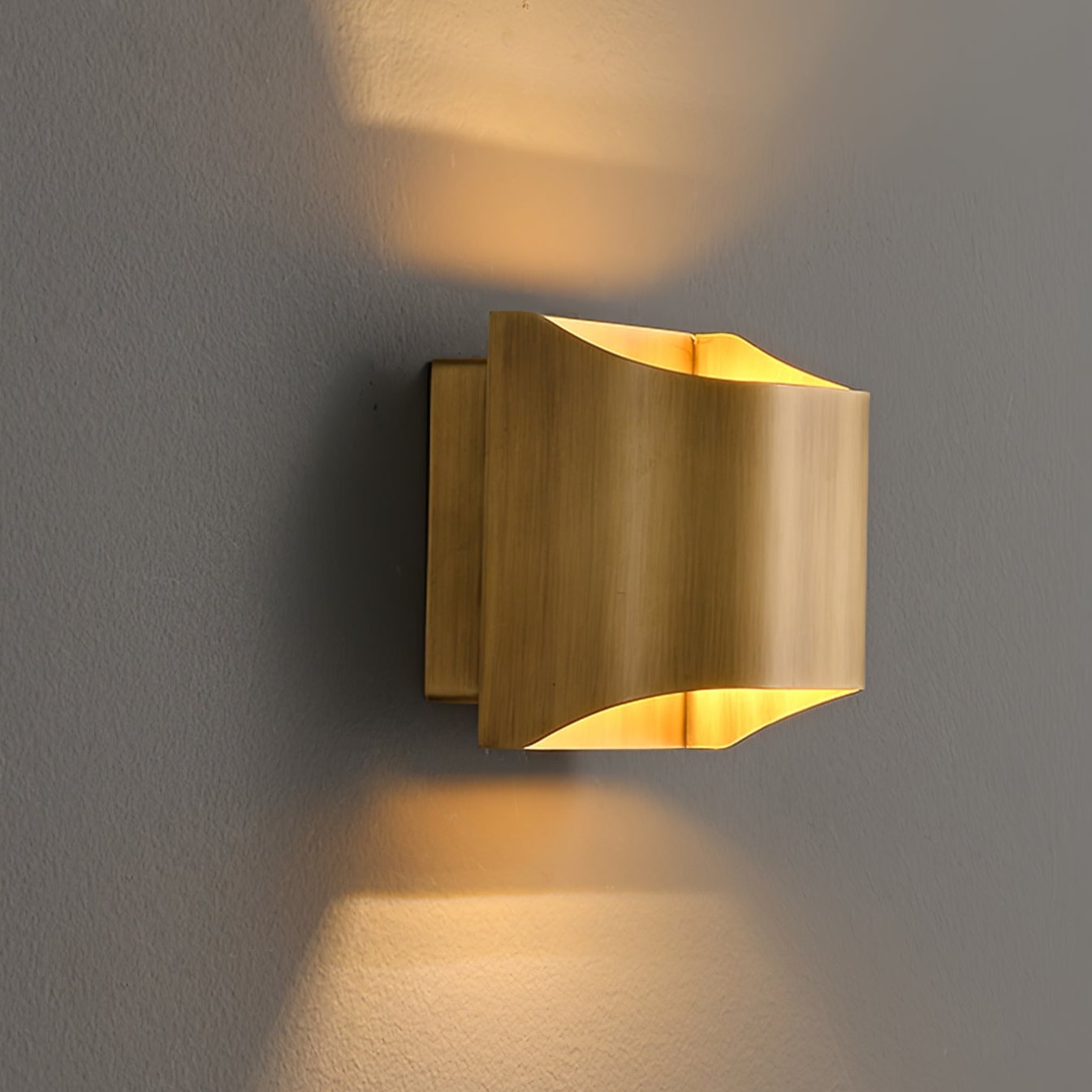 Modern Curved Brass LED Wall Sconce 1-Light