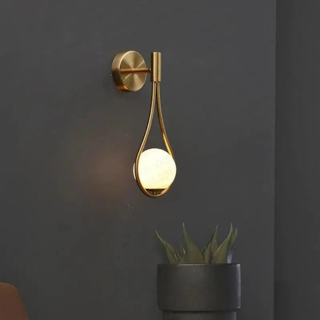 Gemma Wandlamp | Sculpturaal Design met Glazen Orb, Dimbare LED