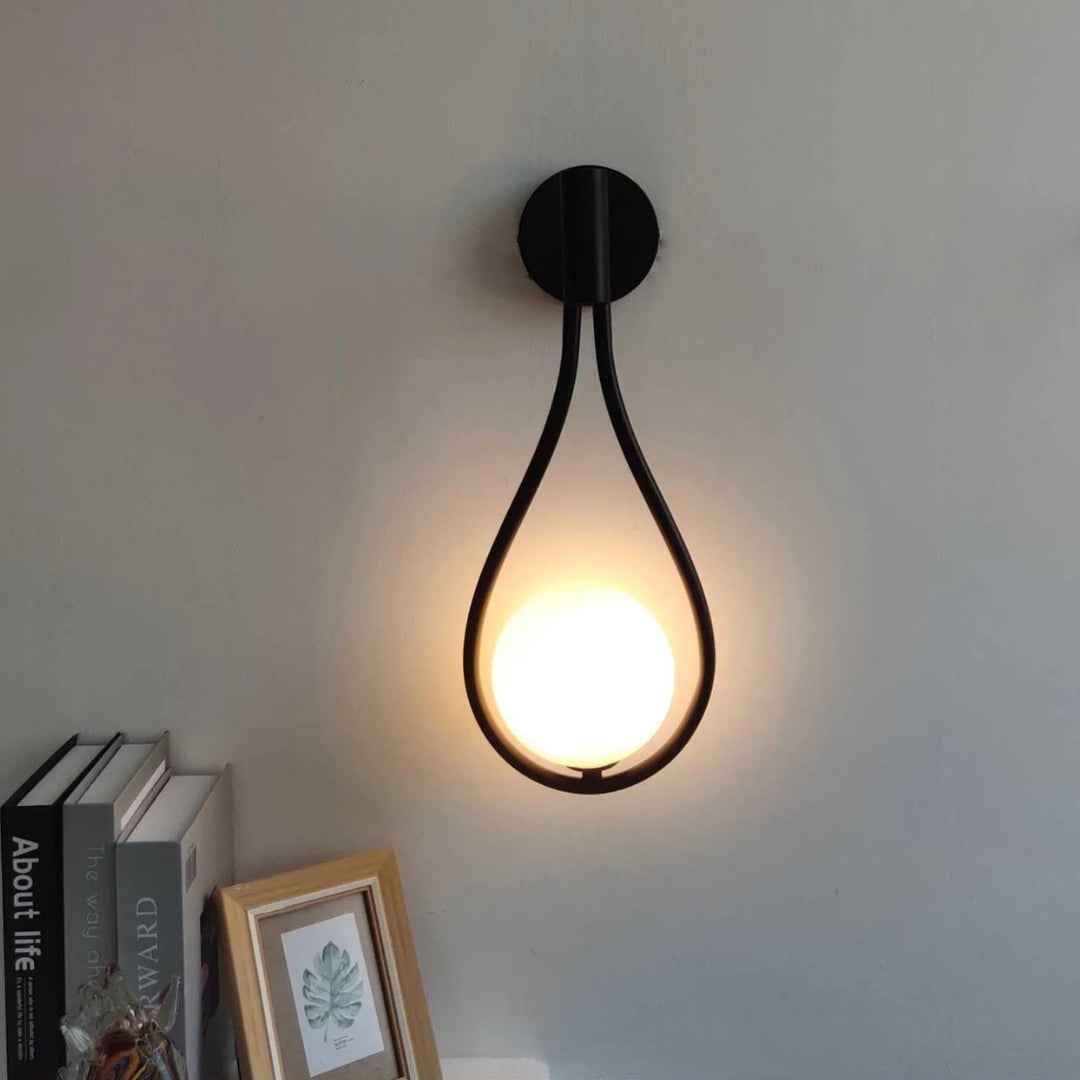 Gemma Wandlamp | Sculpturaal Design met Glazen Orb, Dimbare LED
