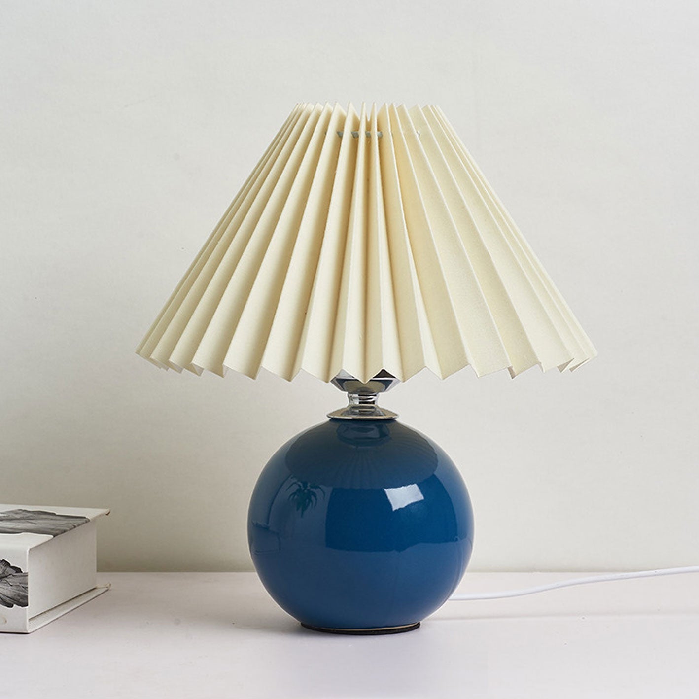 Scandinavian Minimalist Ceramic Pleated Table Lamp with Single Light