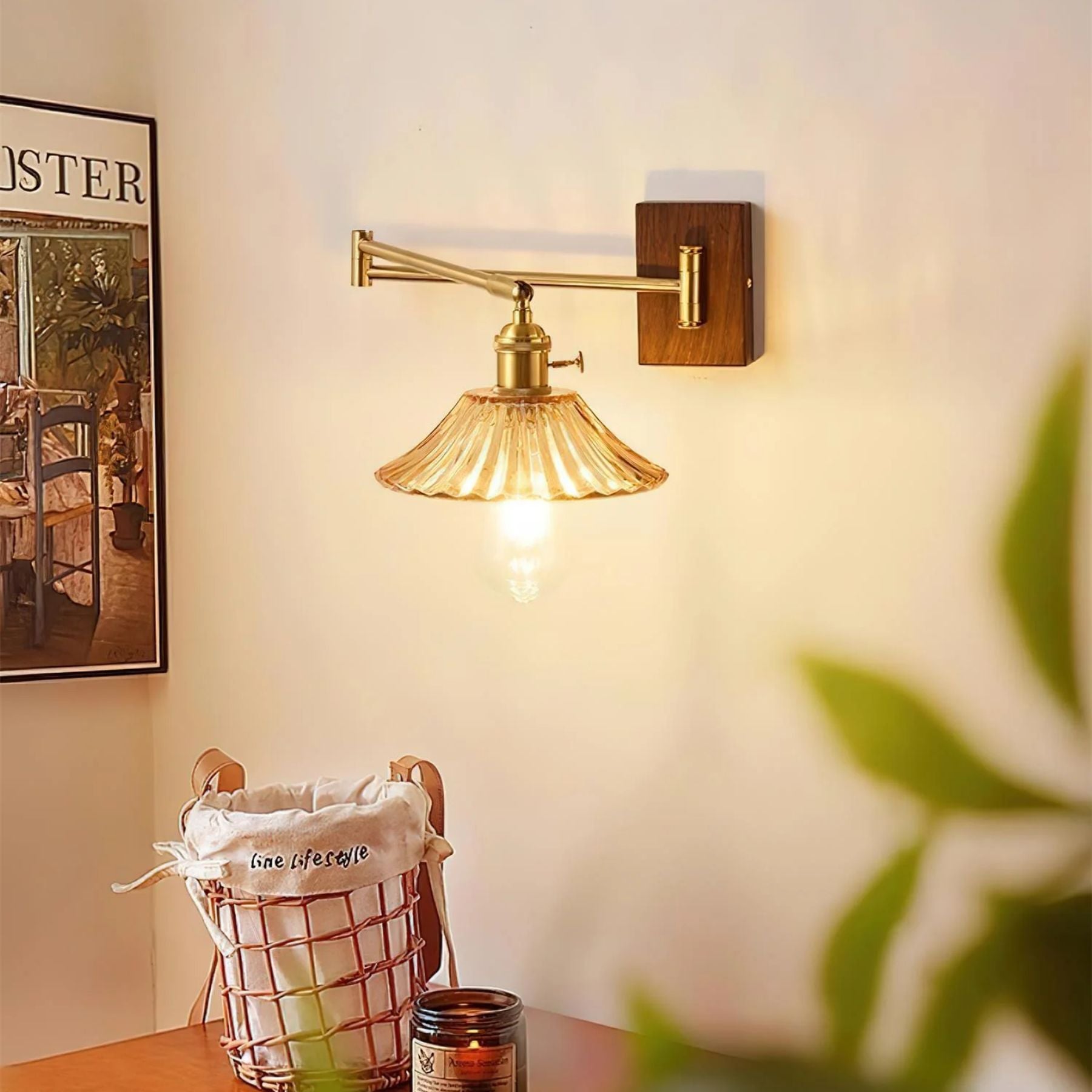Celevon – Crescent Wall Lamp