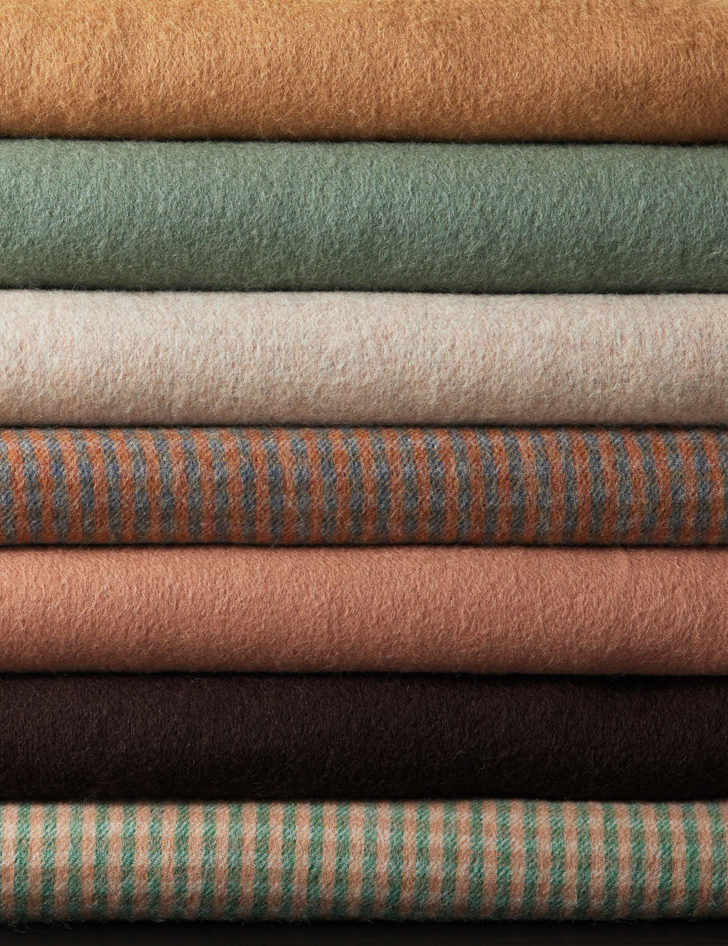 Luna Lambswool Throw | Soft, Hypoallergenic Natural Fiber