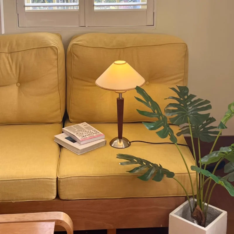 Orona – Mid-Century Conical Table Lamp