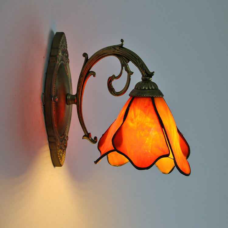 Classic Tiffany Petals Stained Glass Wall Sconce Lamp with Single Light