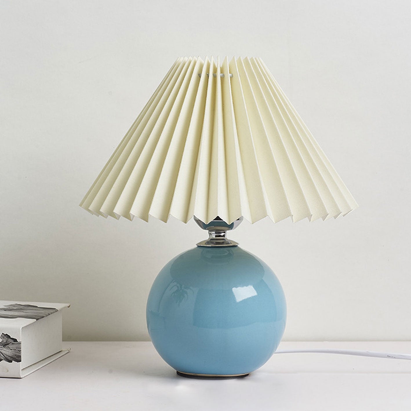 Scandinavian Minimalist Ceramic Pleated Table Lamp with Single Light