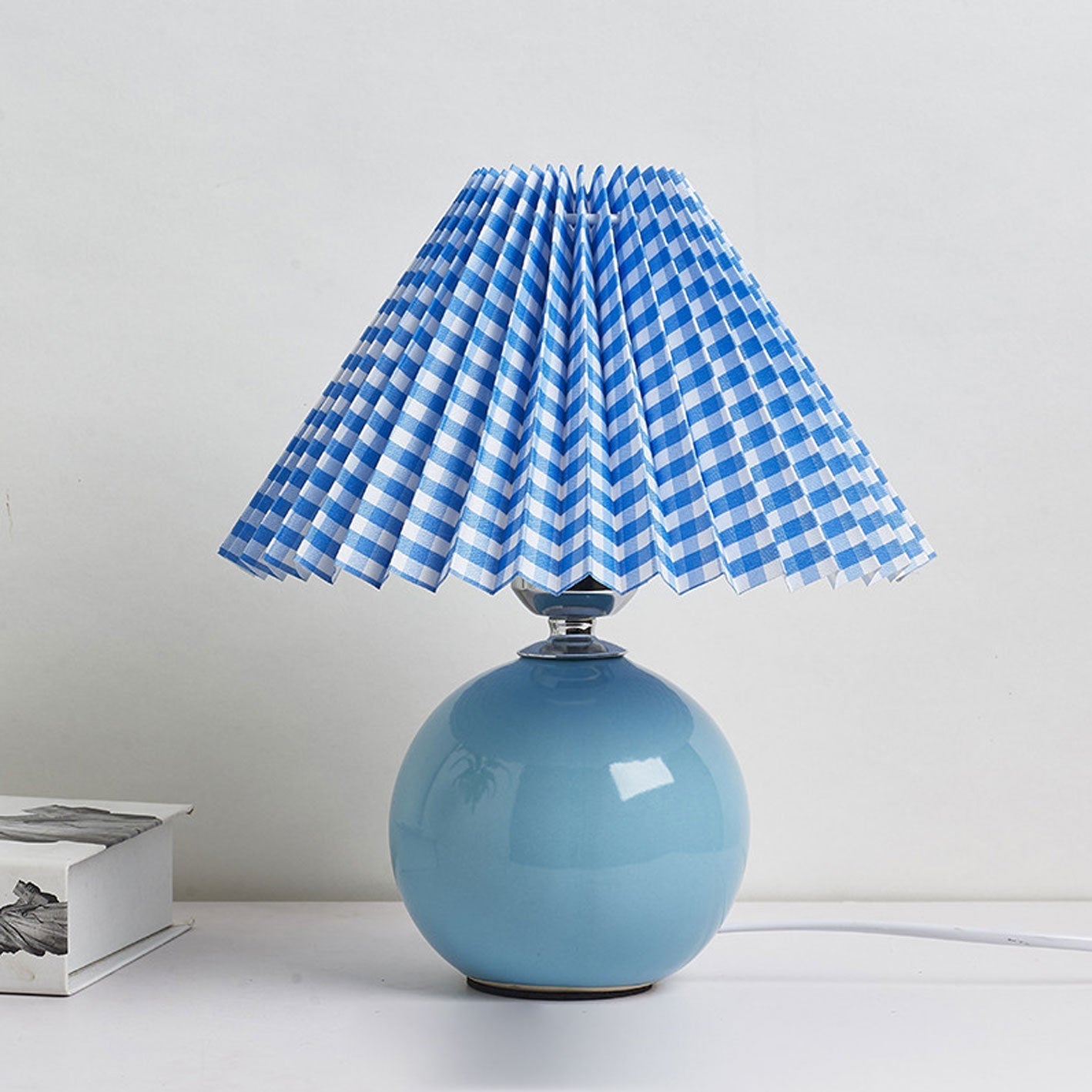 Scandinavian Minimalist Ceramic Pleated Table Lamp with Single Light