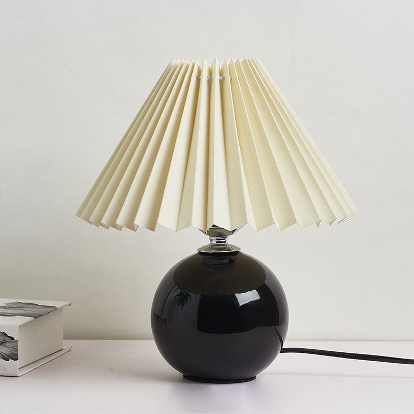 Scandinavian Minimalist Ceramic Pleated Table Lamp with Single Light