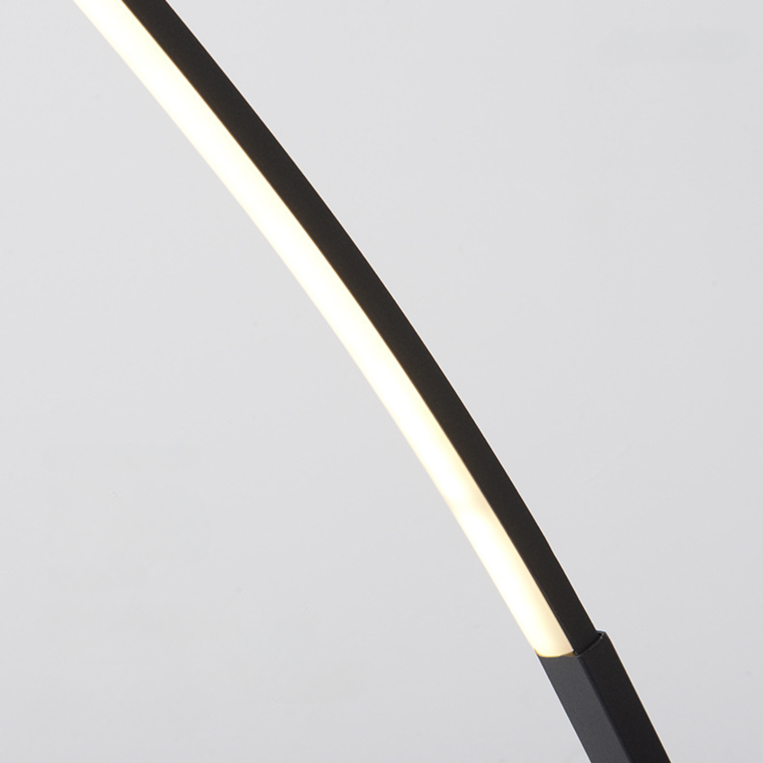 Eclipse – Black Minimalist Curved LED Floor Lamp 40W