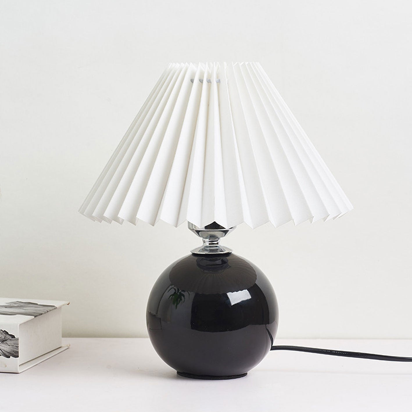 Scandinavian Minimalist Ceramic Pleated Table Lamp with Single Light