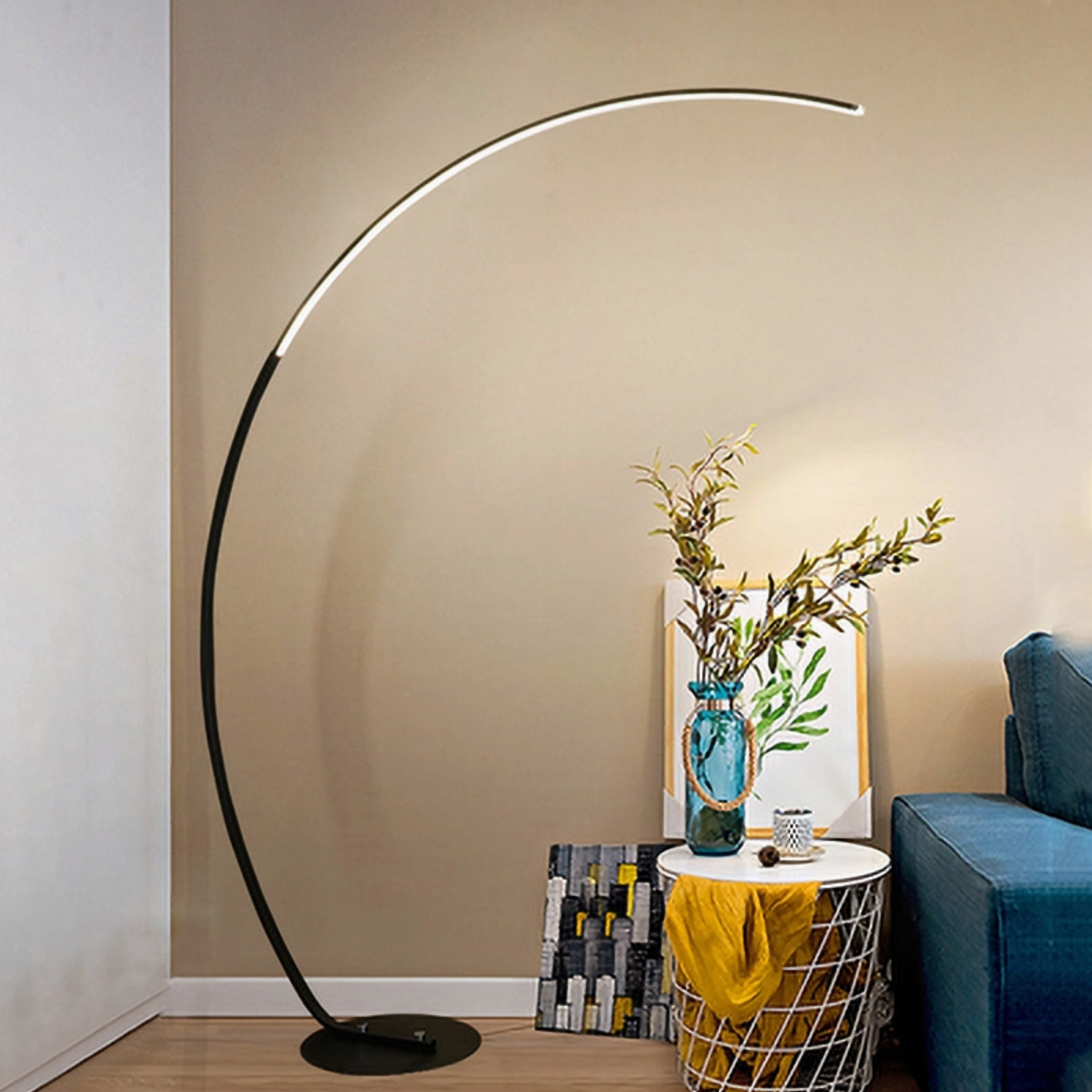 Eclipse – Black Minimalist Curved LED Floor Lamp 40W