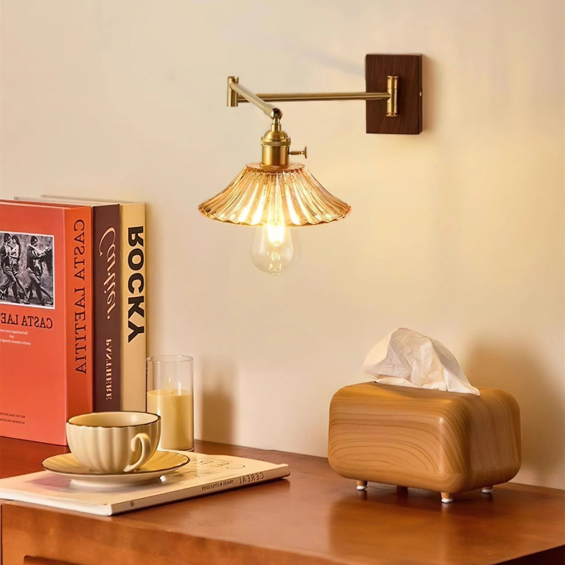 Celevon – Crescent Wall Lamp