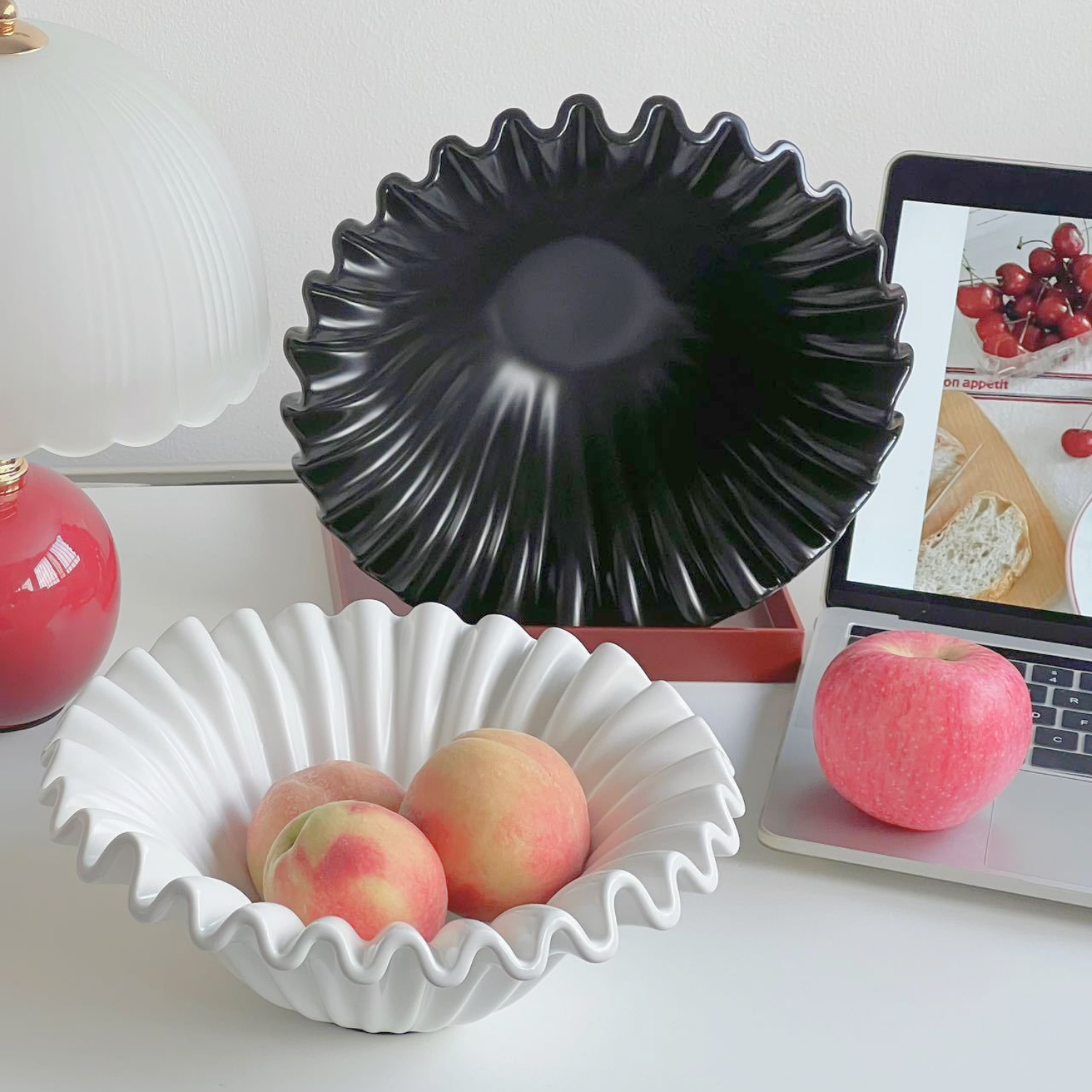 Bela Ceramic Fruit Bowl | Organic Design, High-Quality Black Finish