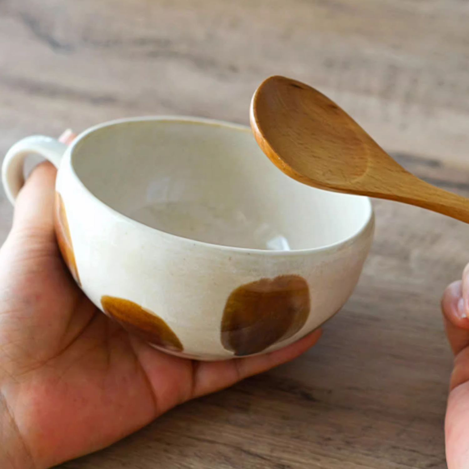 Caro Mug | 350ml Capacity, Glossy Caramel Cream Finish