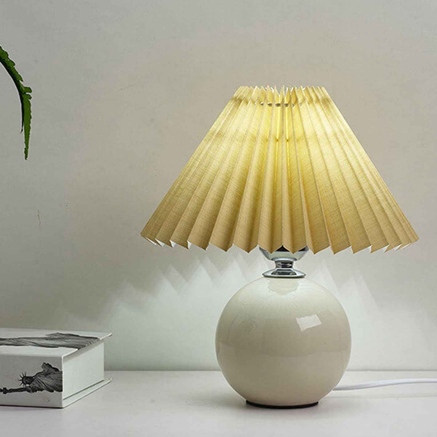 Scandinavian Minimalist Ceramic Pleated Table Lamp with Single Light