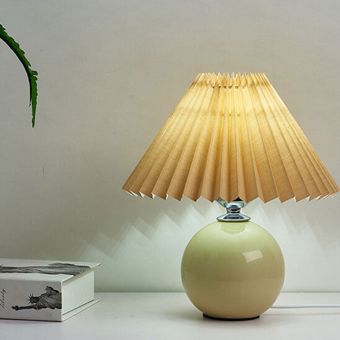 Scandinavian Minimalist Ceramic Pleated Table Lamp with Single Light