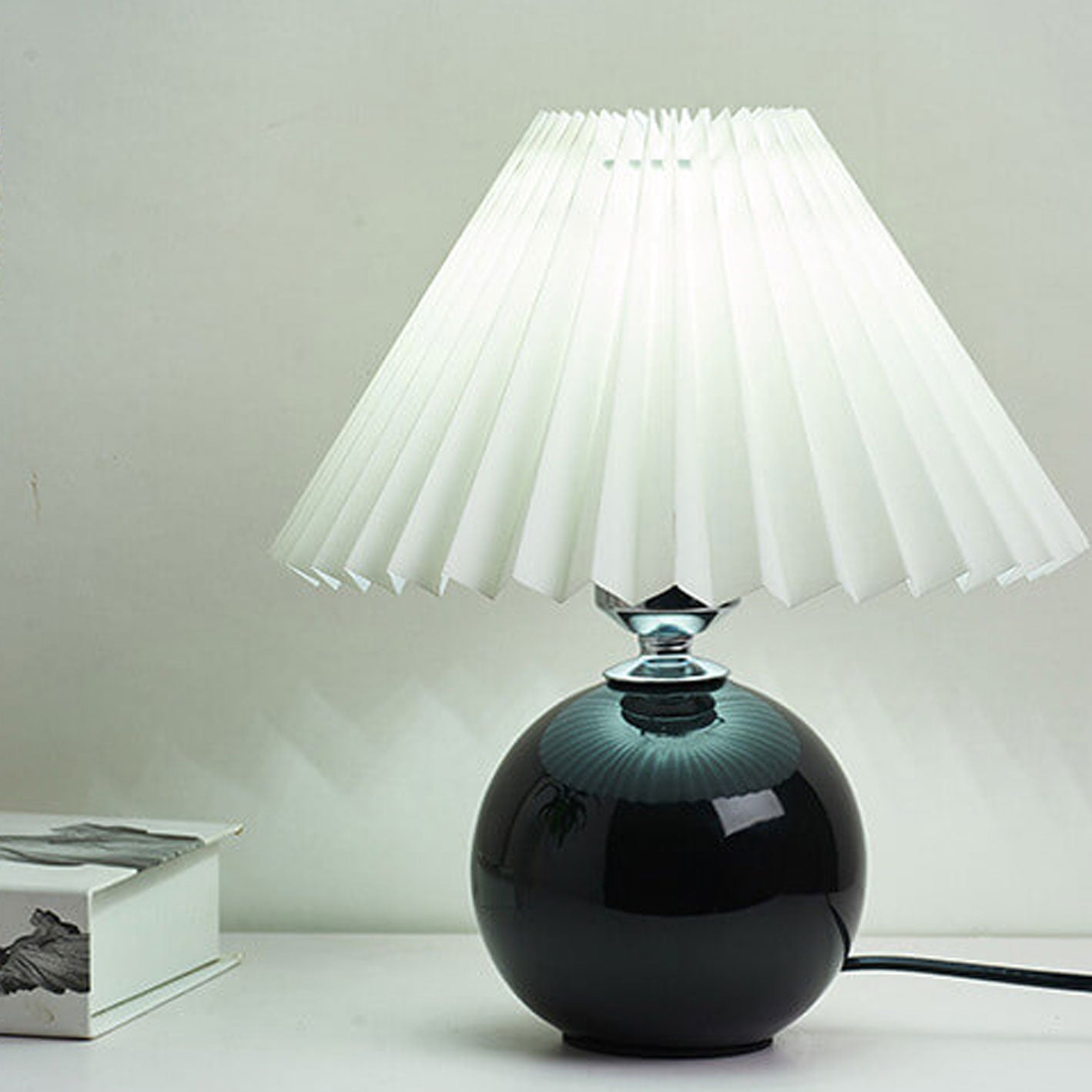 Scandinavian Minimalist Ceramic Pleated Table Lamp with Single Light