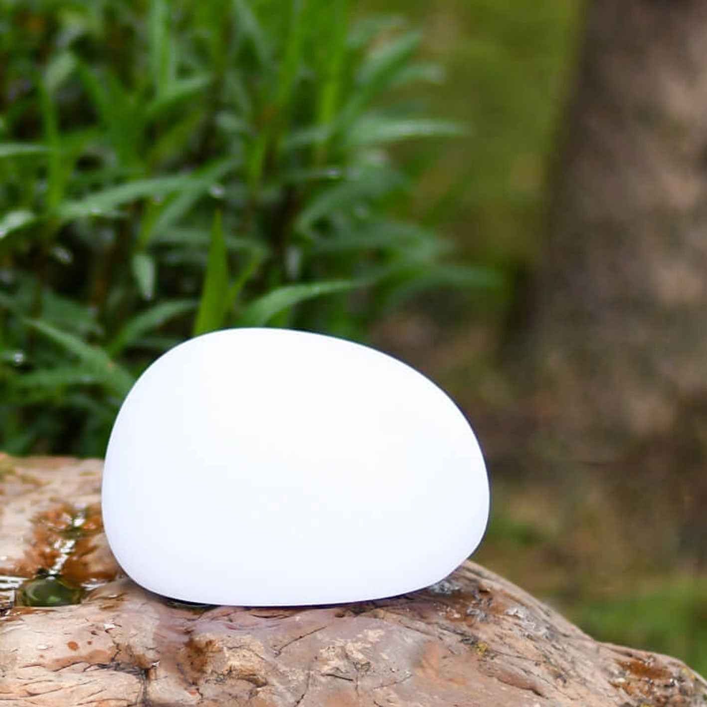 Waterproof Solar-Powered PE Spherical LED Outdoor Lawn Light