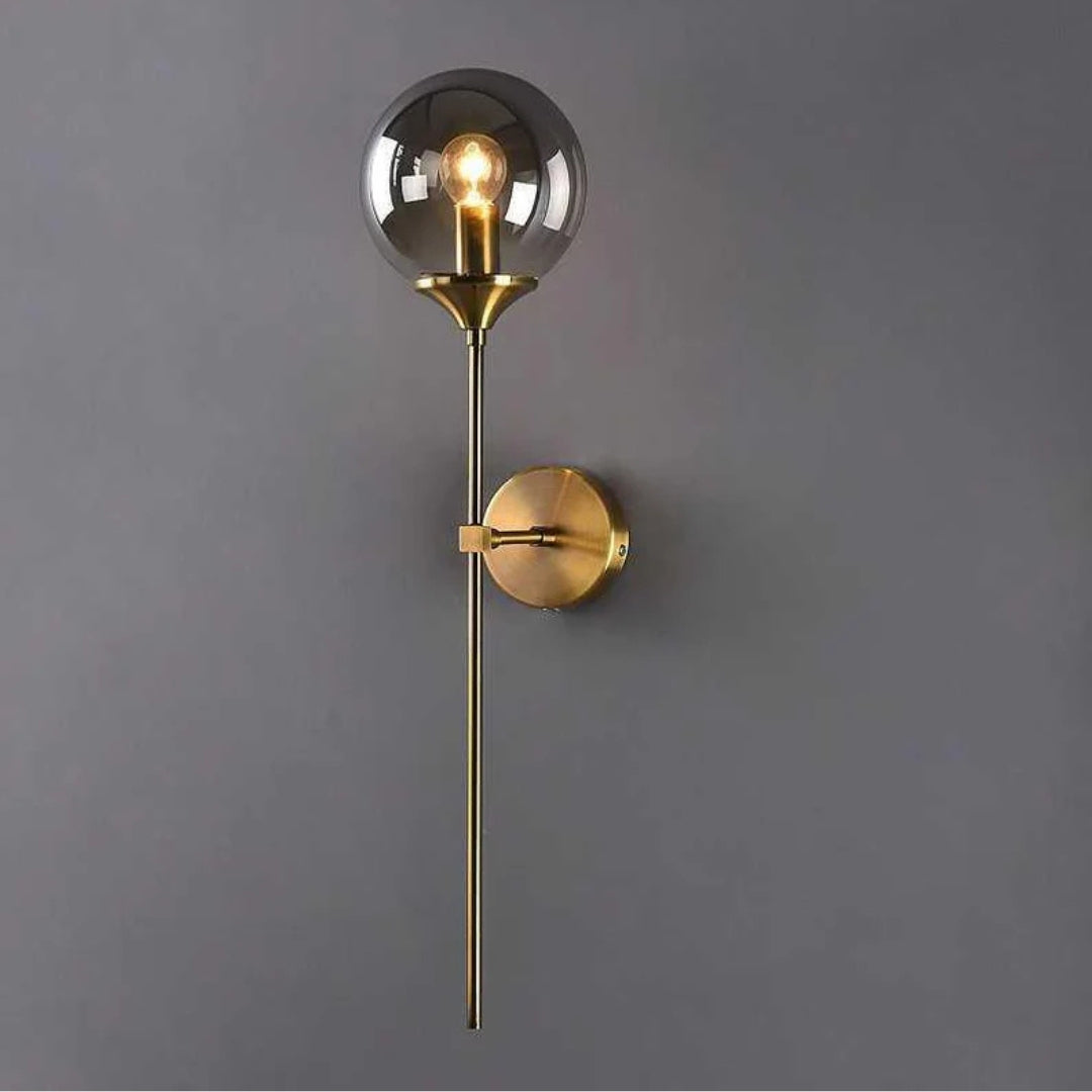 Liora Wandlamp | Gouden Metalen Frame, Glazen Bol