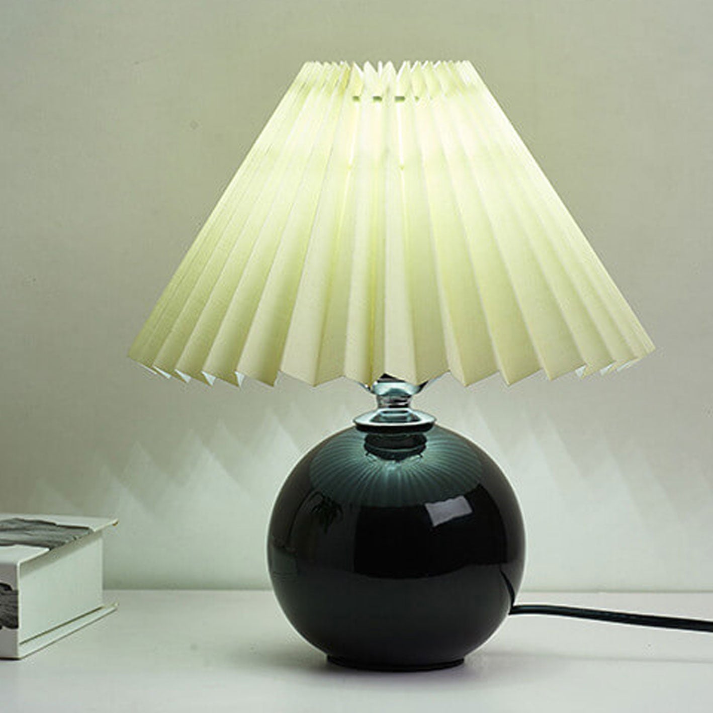 Scandinavian Minimalist Ceramic Pleated Table Lamp with Single Light