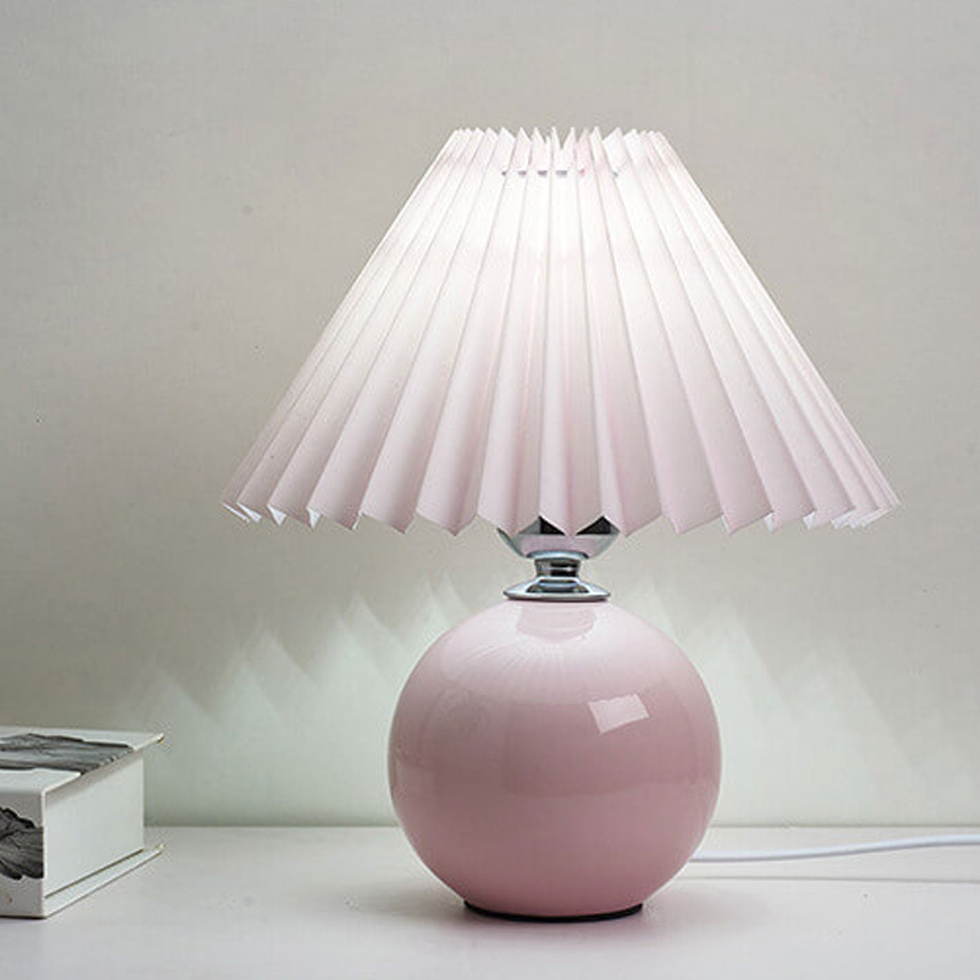Scandinavian Minimalist Ceramic Pleated Table Lamp with Single Light