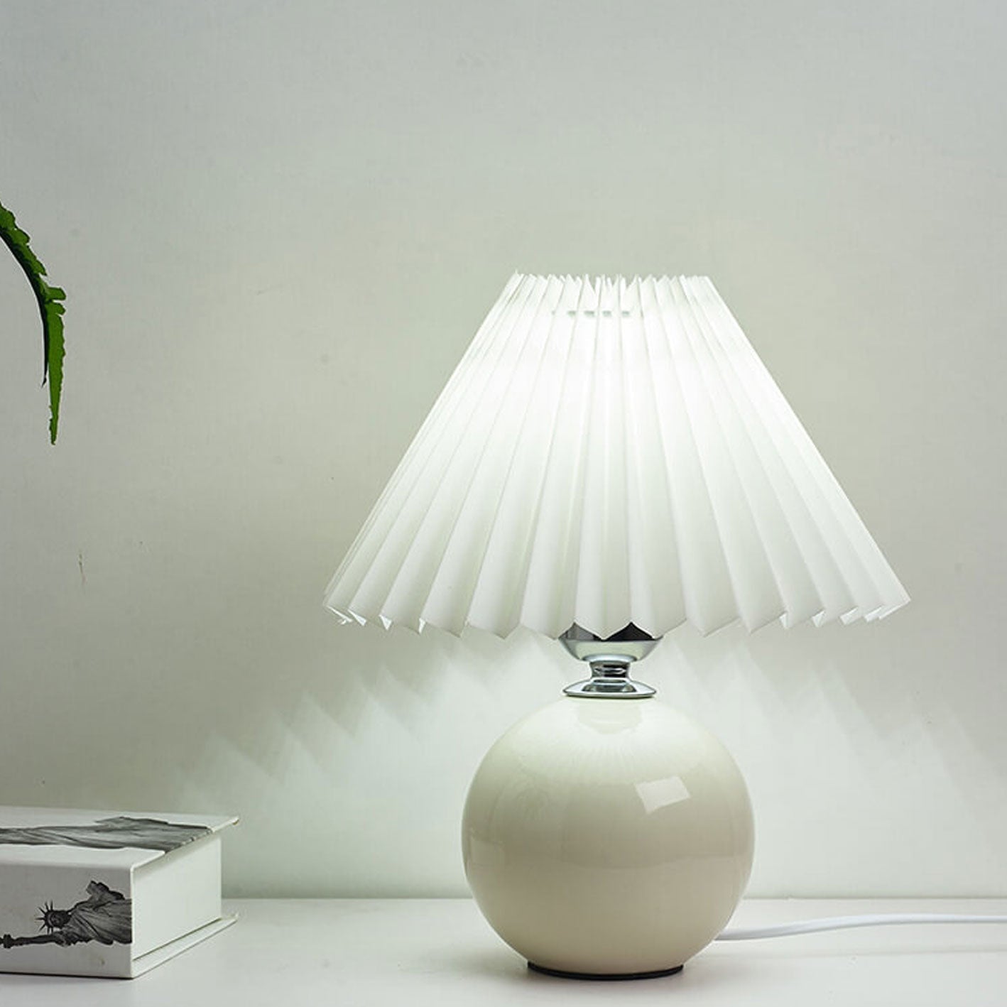 Scandinavian Minimalist Ceramic Pleated Table Lamp with Single Light