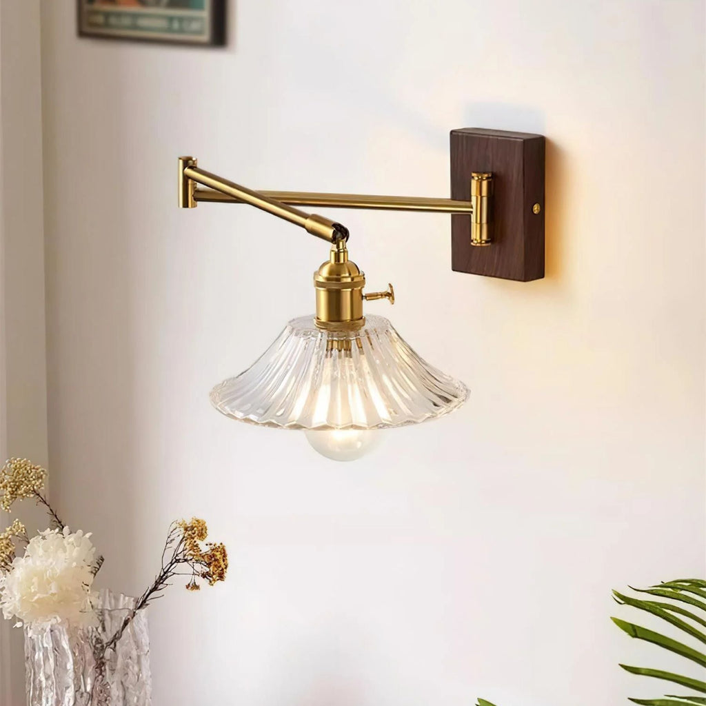 Celevon – Crescent Wall Lamp