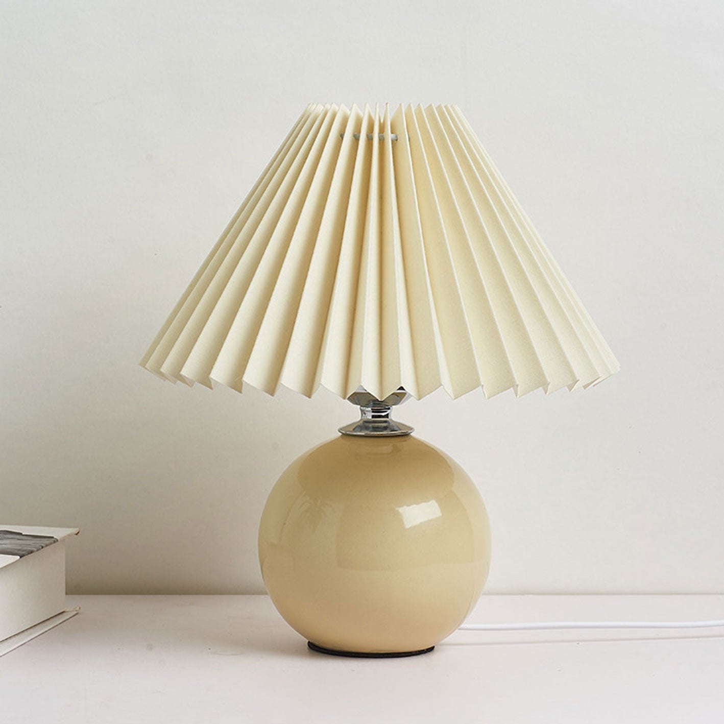 Scandinavian Minimalist Ceramic Pleated Table Lamp with Single Light