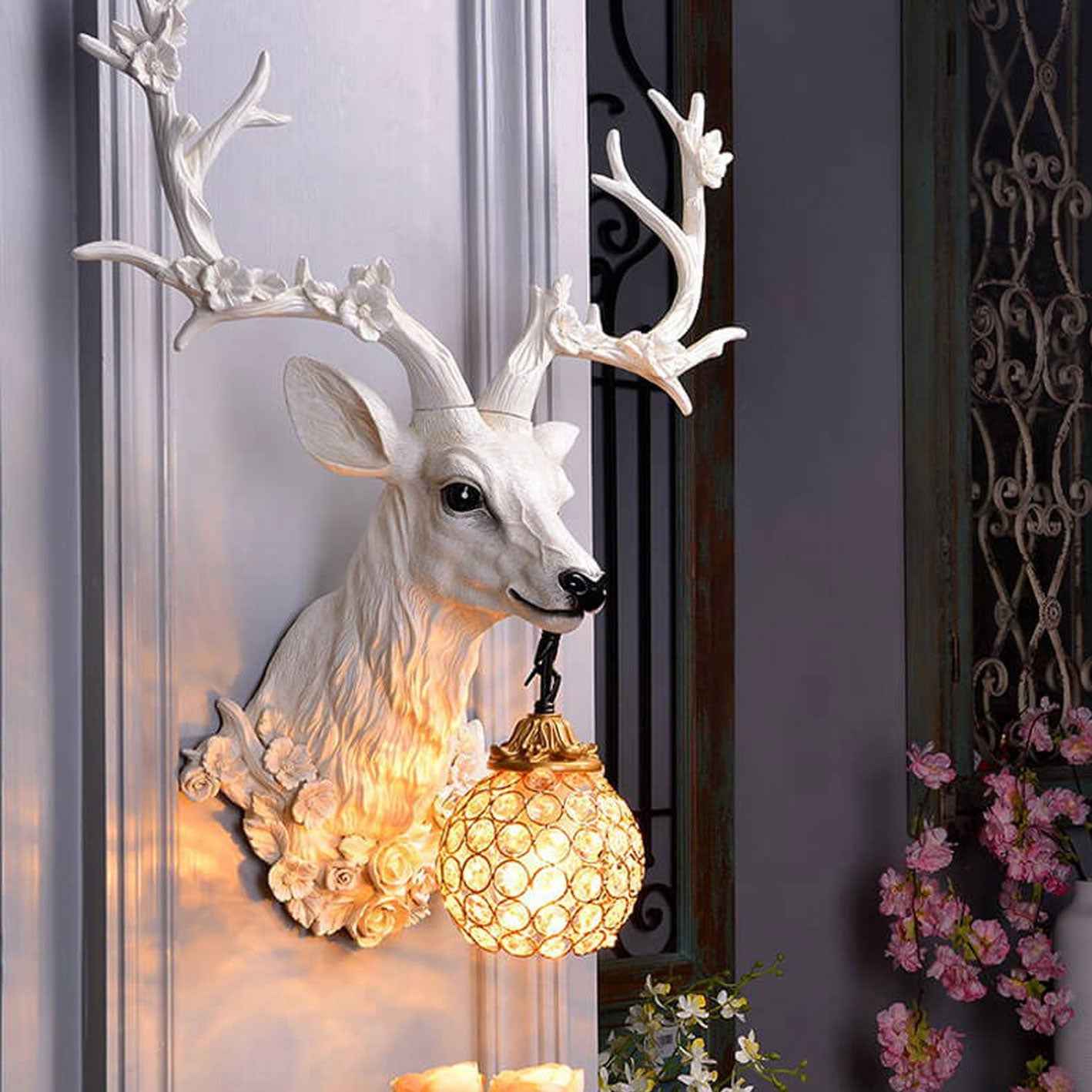 Vintage-Inspired Resin Deer Head Wall Sconce Lamp with Single Light