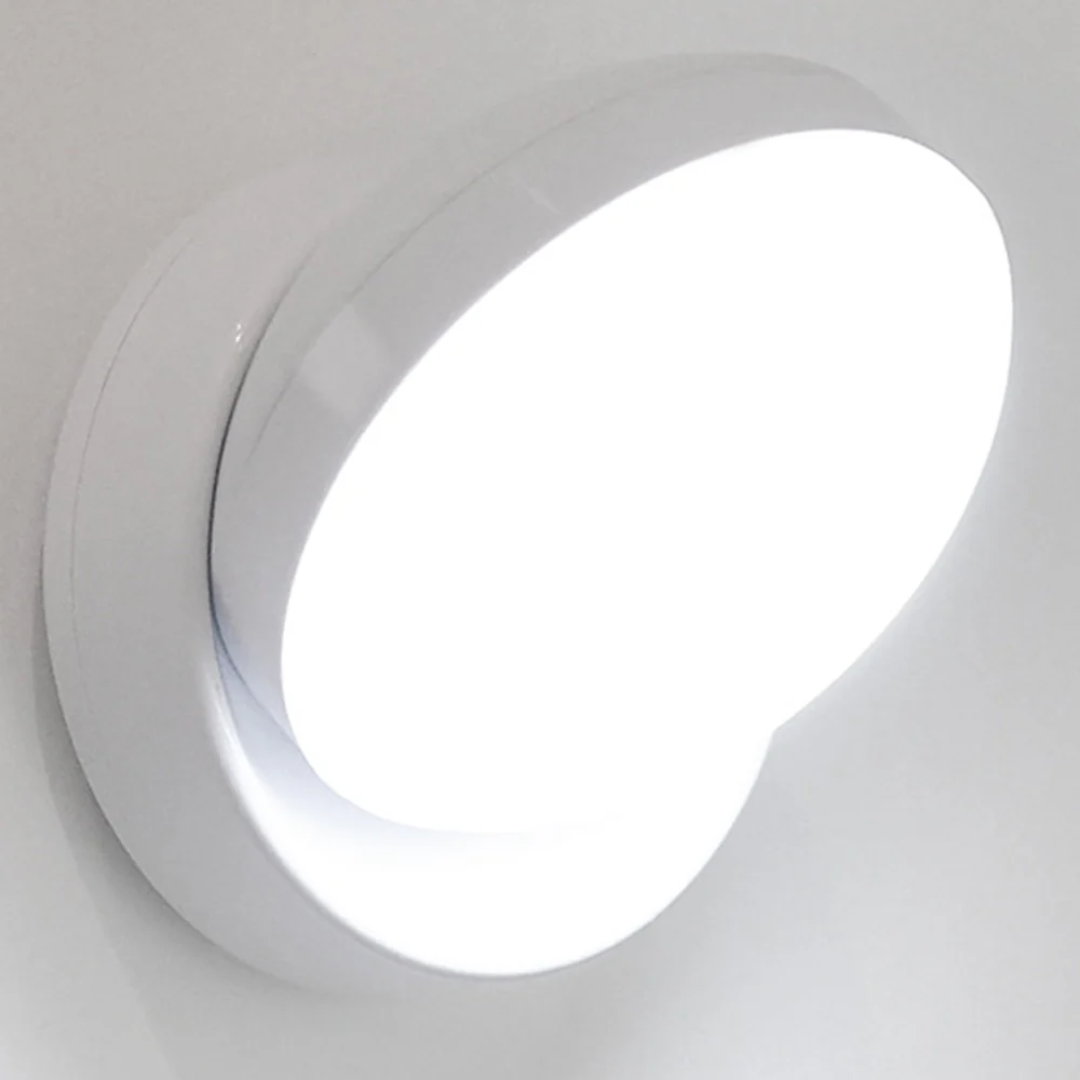 Junia - Elegant Wall Lamp with Motion Sensor
