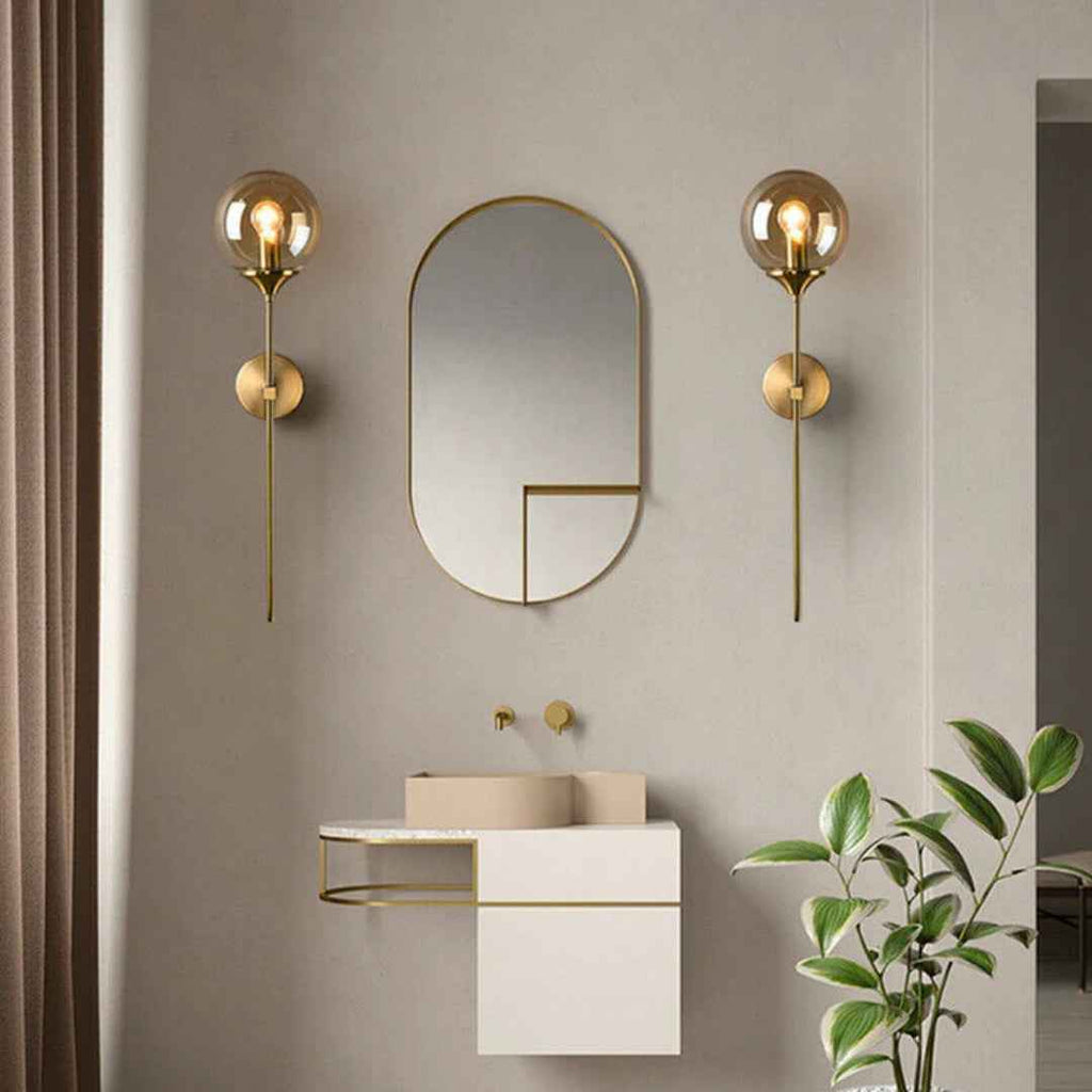Liora Wandlamp | Gouden Metalen Frame, Glazen Bol