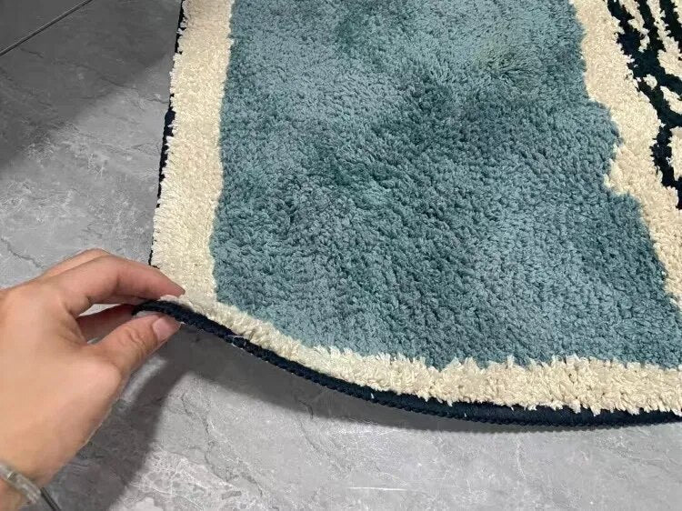 NordicFlow – Luxurious Handmade Bath Mat with Abstract Pattern for Elegant Bathrooms