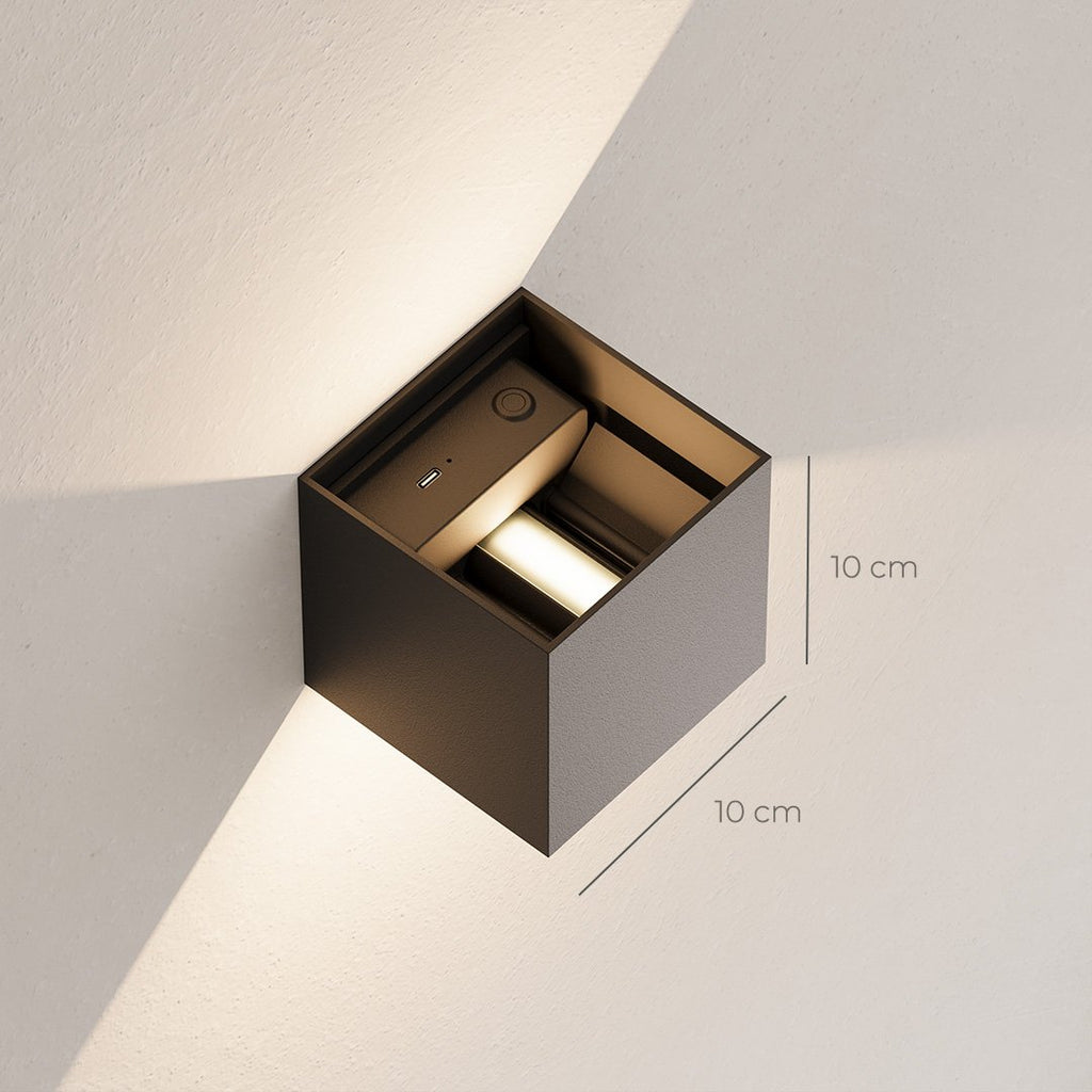 Xeno LED Wall Light | Adjustable Flaps, Warm White Light