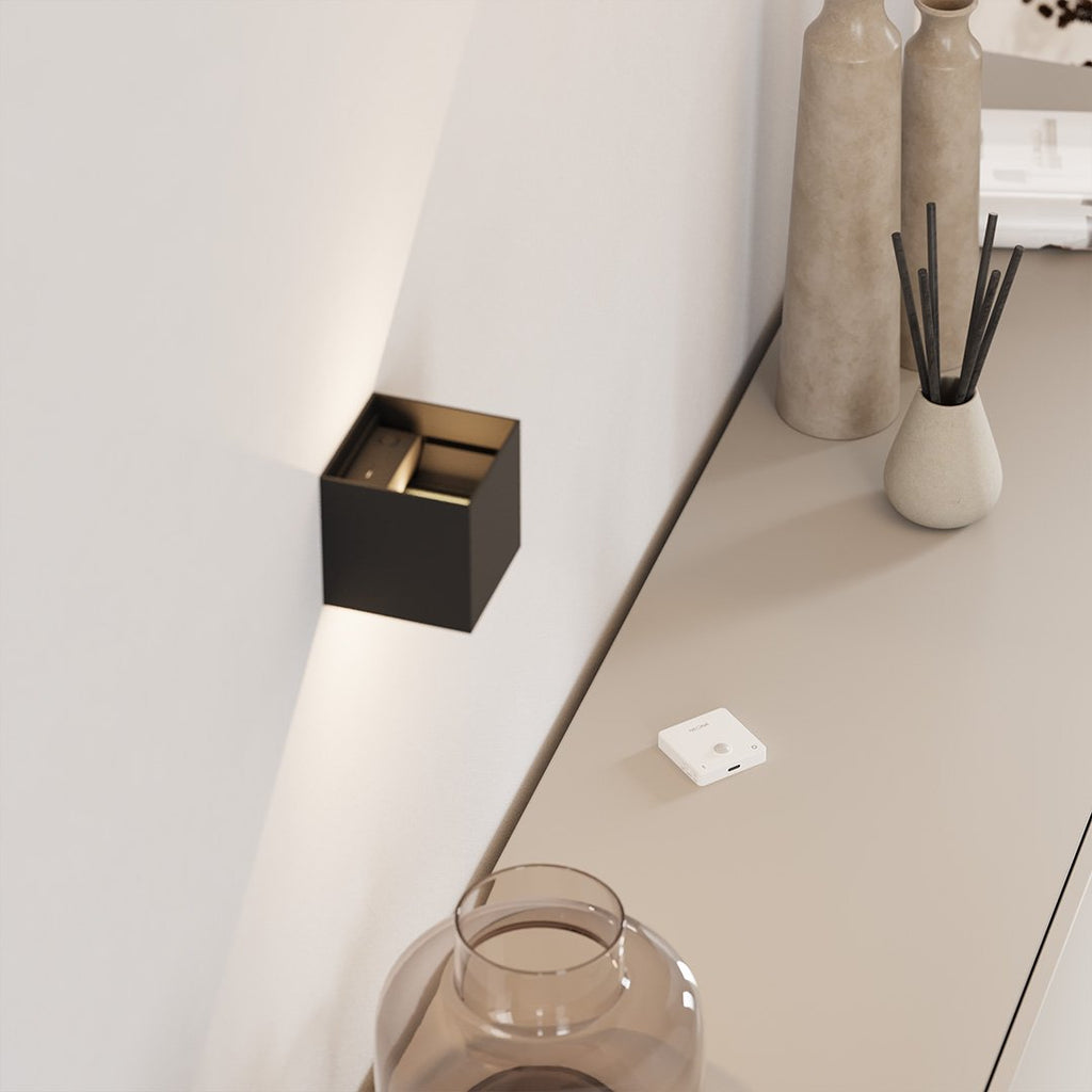 Xeno LED Wall Light | Adjustable Flaps, Warm White Light