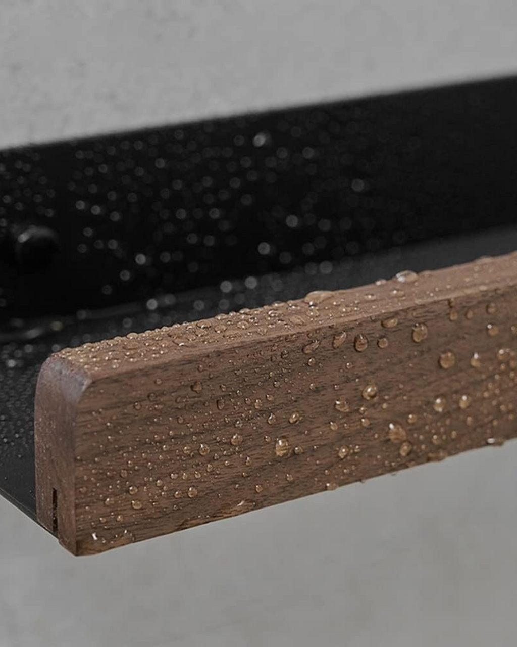 AlignaLume: Modern Wall Shelf made of Metal with Wood Front & Minimalist Design – for Bathroom & Kitchen