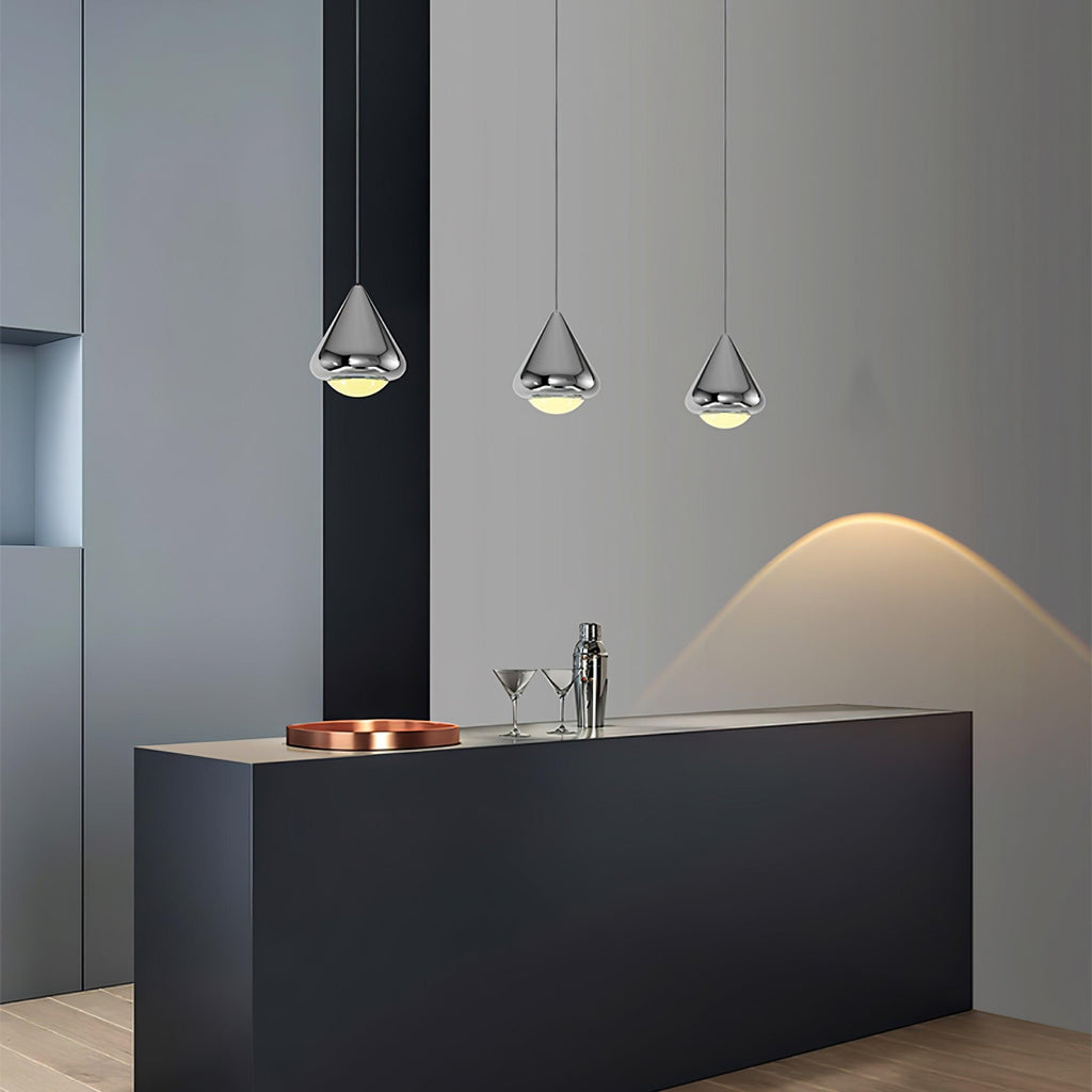 Othira – Contemporary Ceiling Lamp with Shiny Surface and Graphic Design