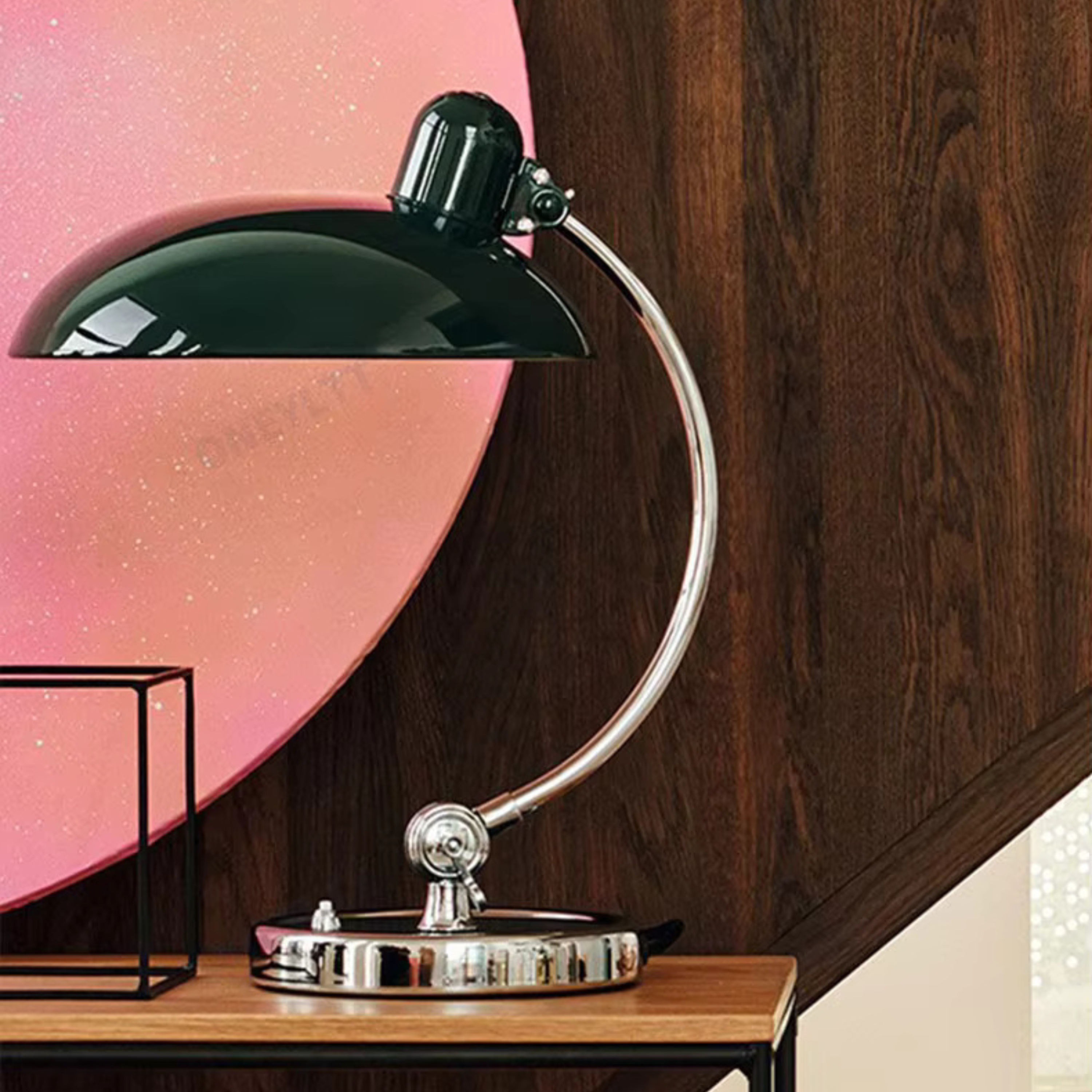 ArcGlanz: Bauhaus Table Lamp in Iron – Scandinavian Design & Ambient Light