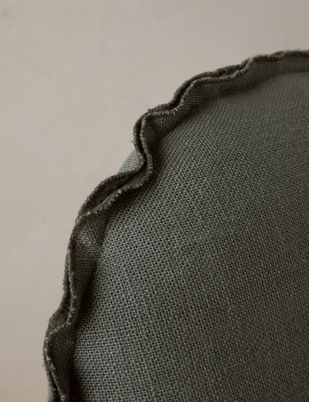 Luno Round Pillow | Linen, Flange Trim