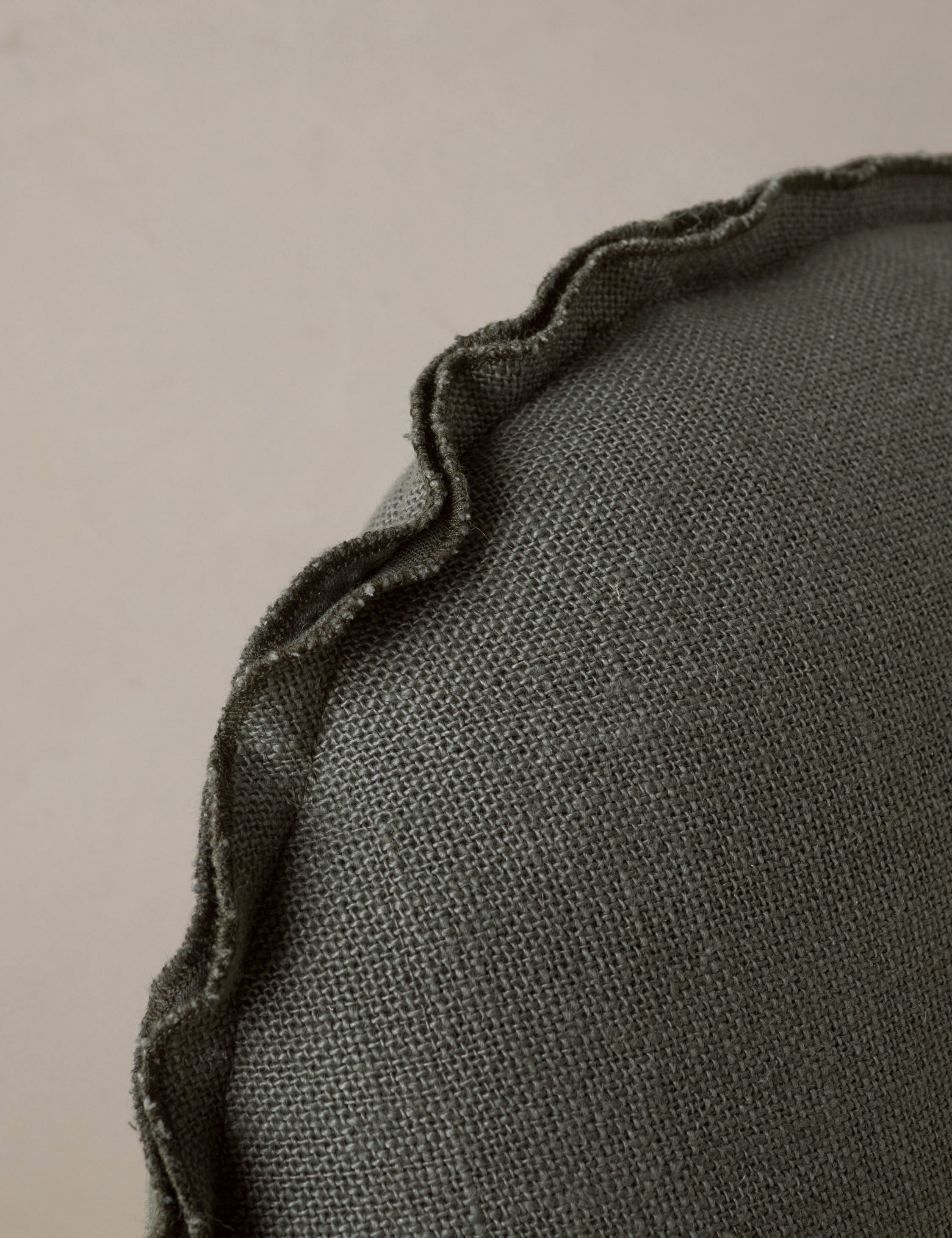 Luno Round Pillow | Linen, Flange Trim