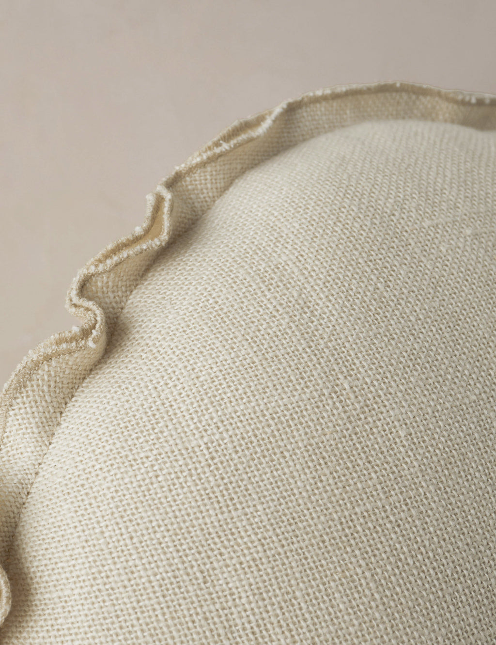 Luno Round Pillow | Linen, Flange Trim