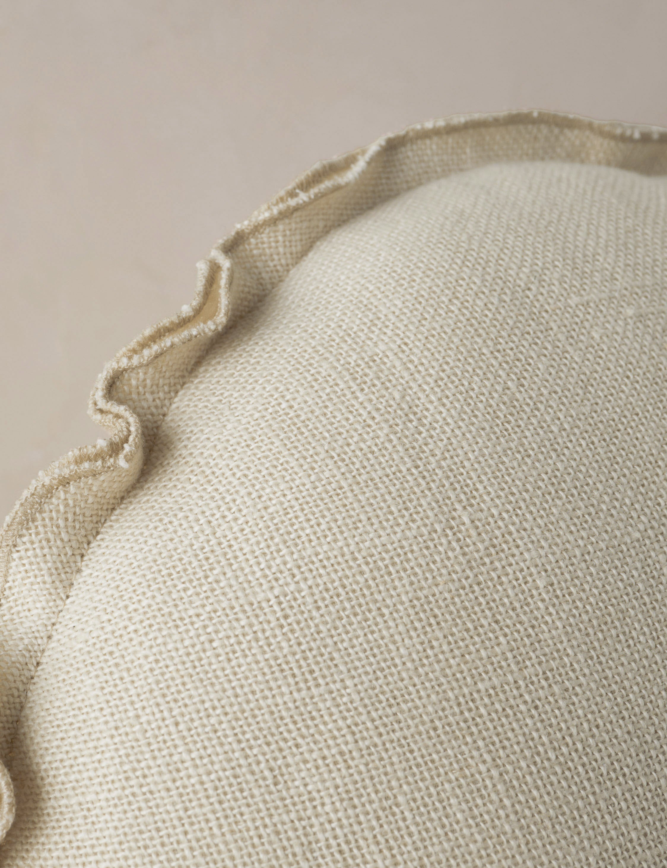Luno Round Pillow | Linen, Flange Trim