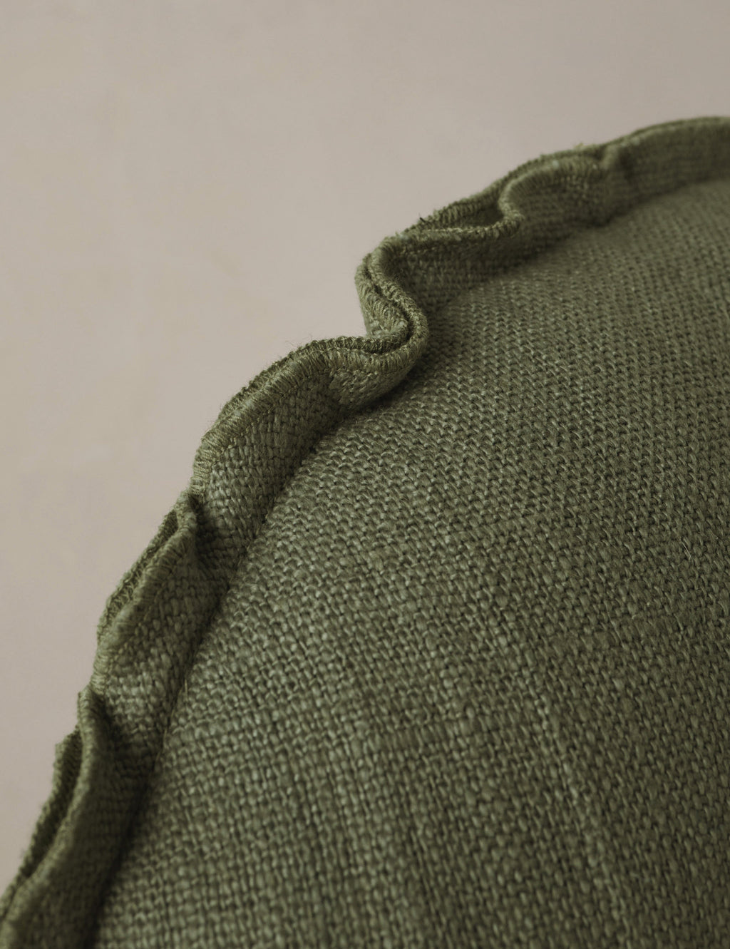 Luno Round Pillow | Linen, Flange Trim