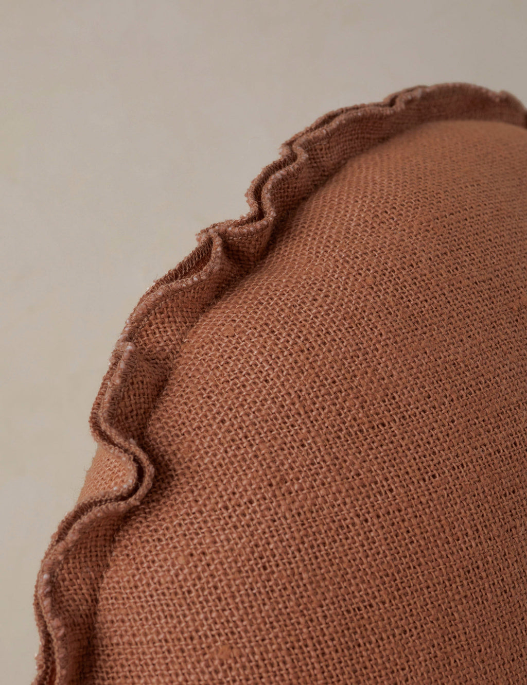 Luno Round Pillow | Linen, Flange Trim