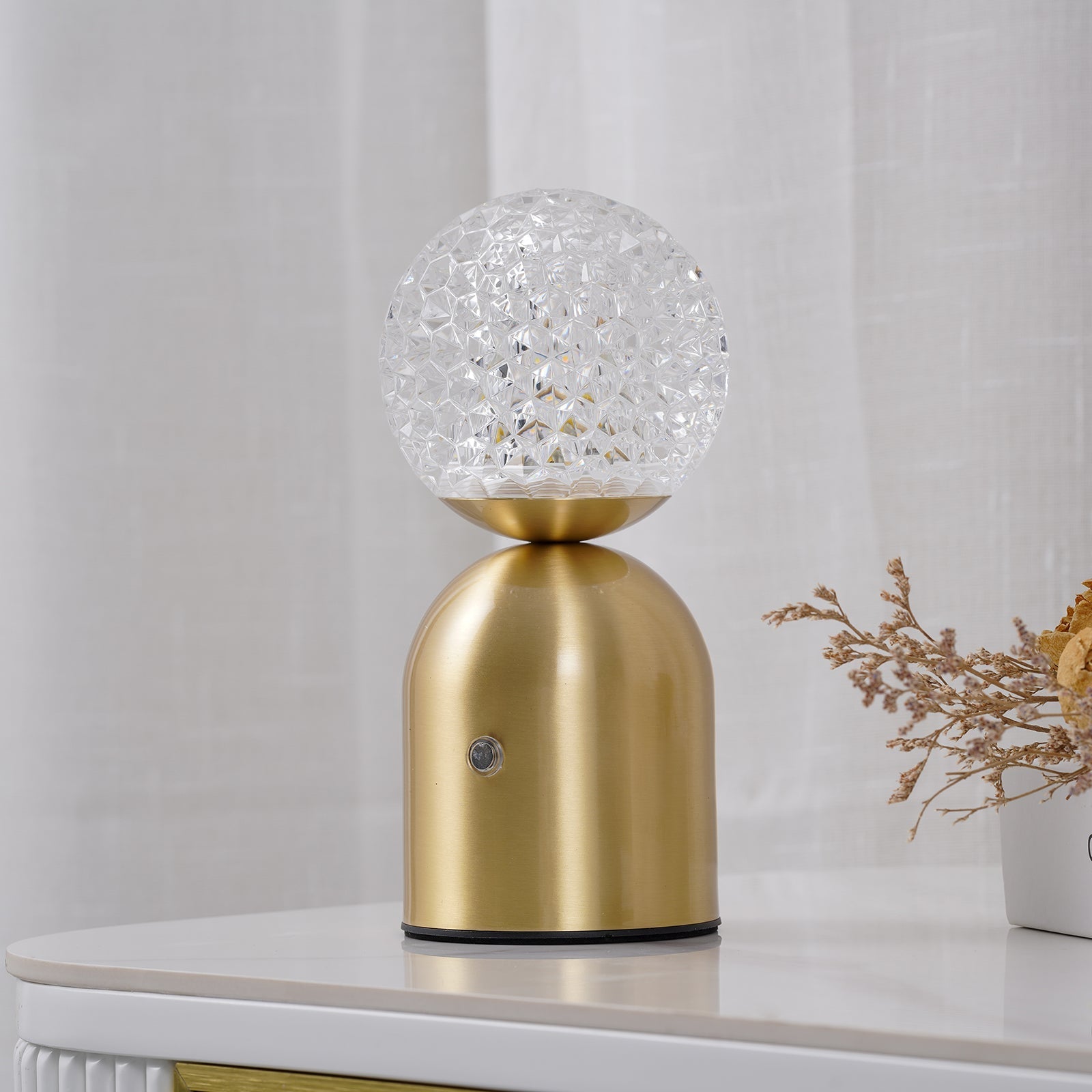 Atlas Diamond-Cut Cordless Table Lamp