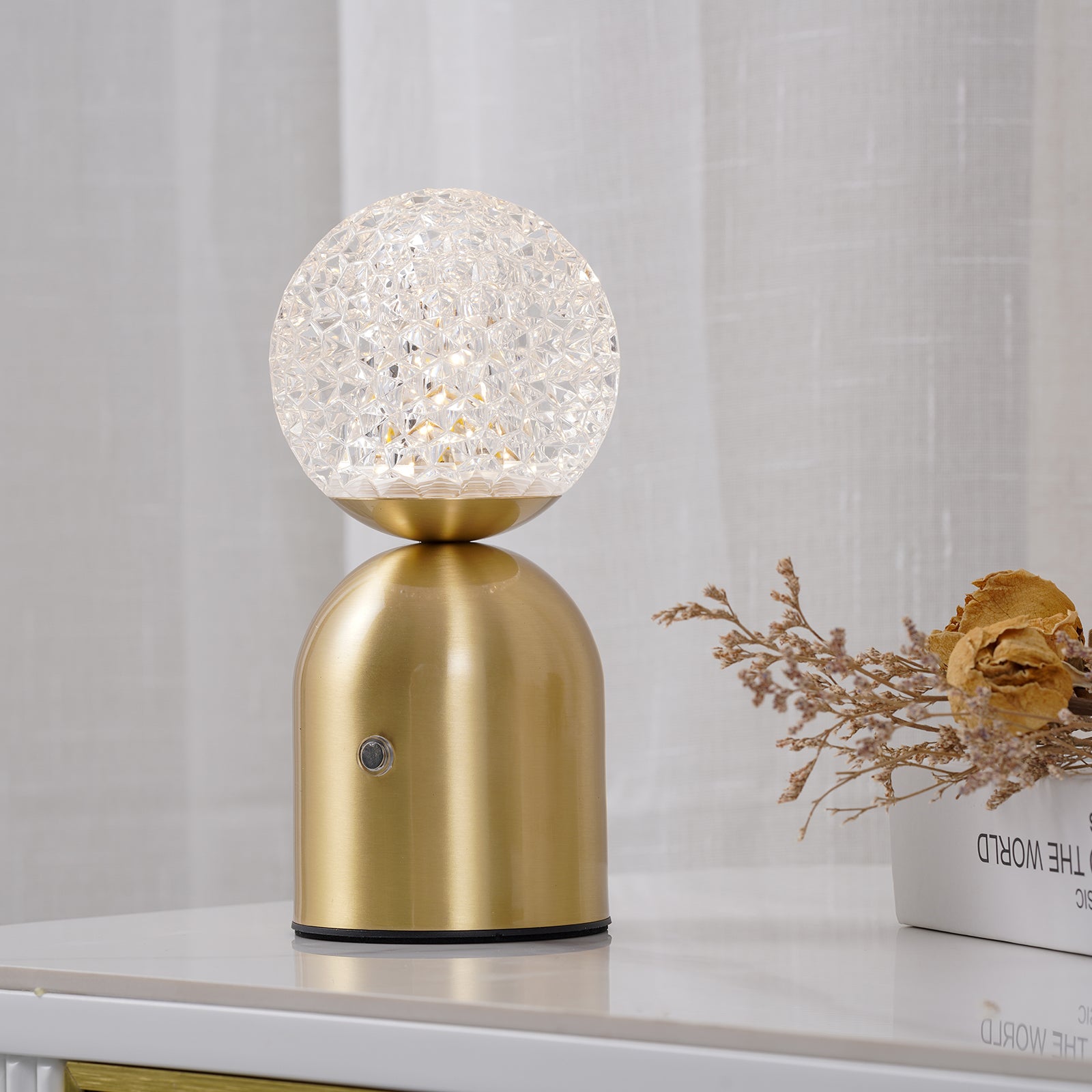 Atlas Diamond-Cut Cordless Table Lamp