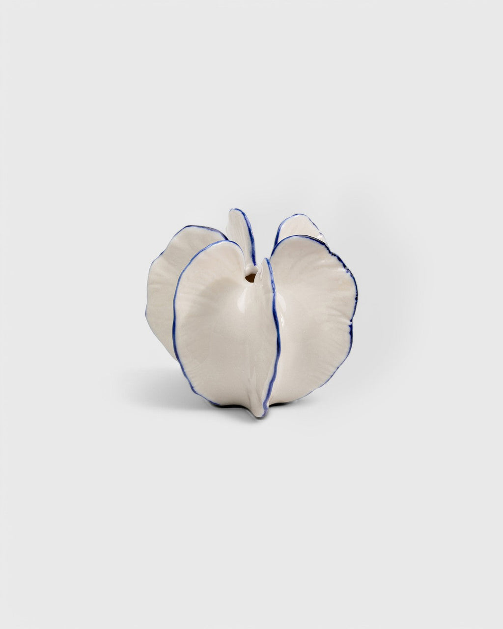 AureVasque: Decorative Ceramic Vase with Elegant Silhouette – for Table & Shelf