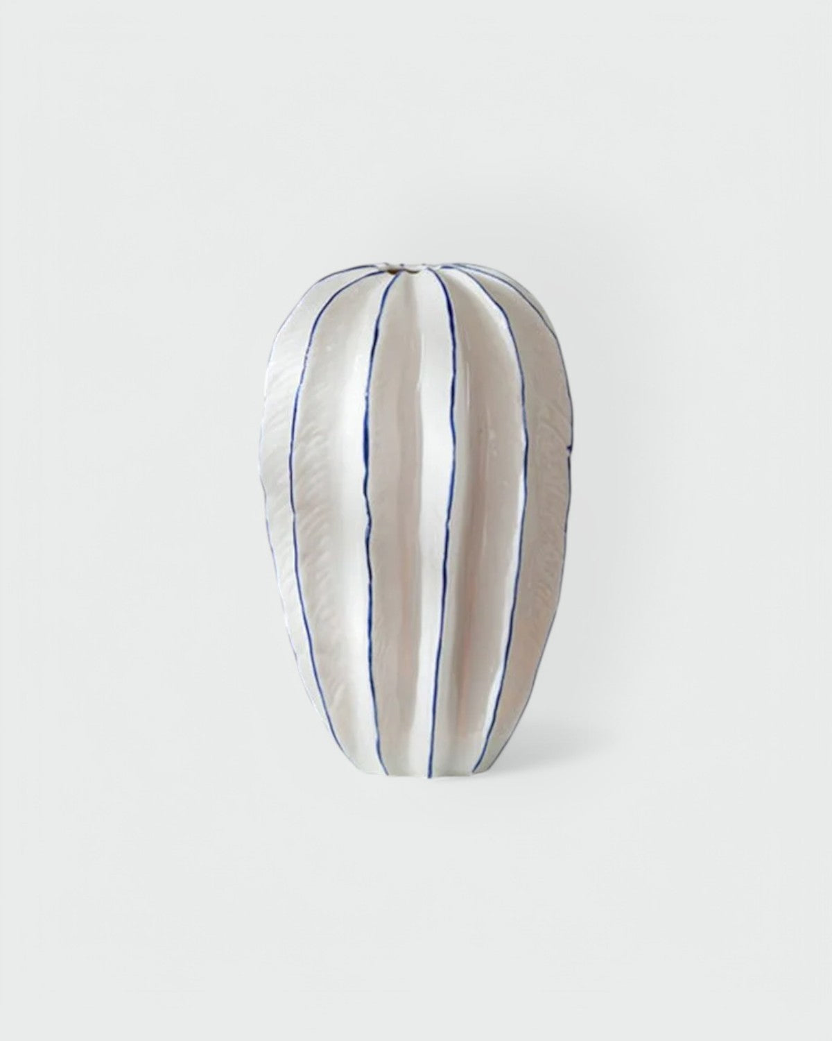 AureVasque: Decorative Ceramic Vase with Elegant Silhouette – for Table & Shelf